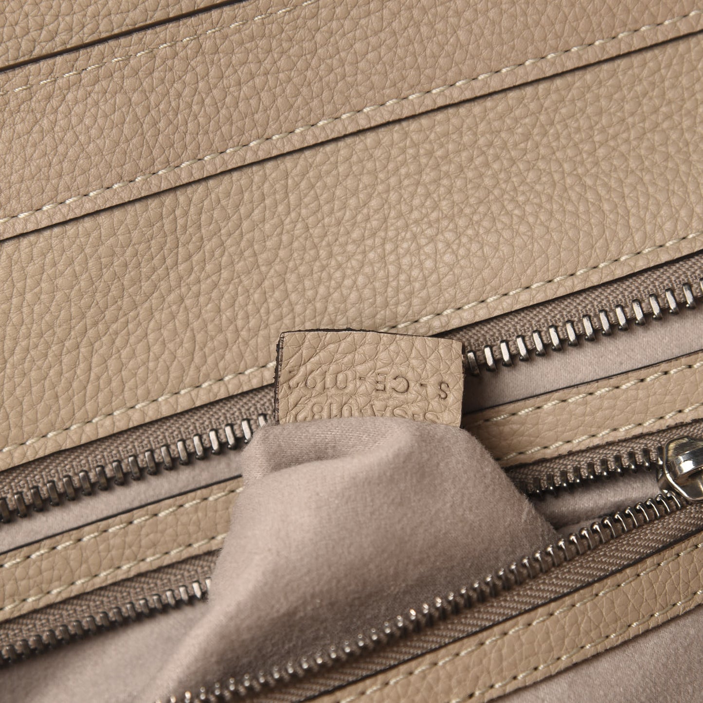 Drummed Calfskin Shoulder Luggage Dune