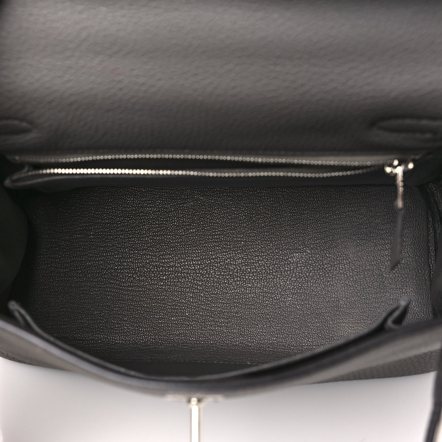 Togo Kelly Retourne 25 Etain