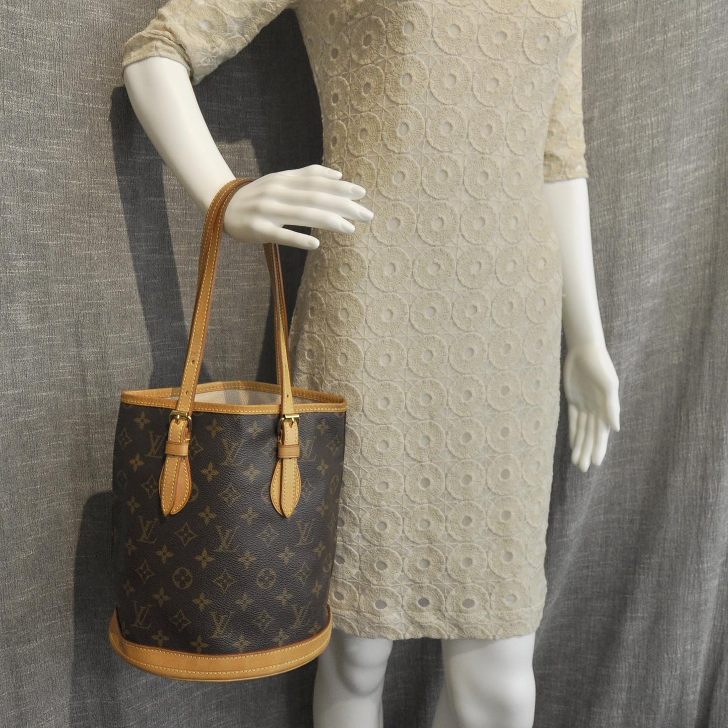 Monogram Petit Bucket 23