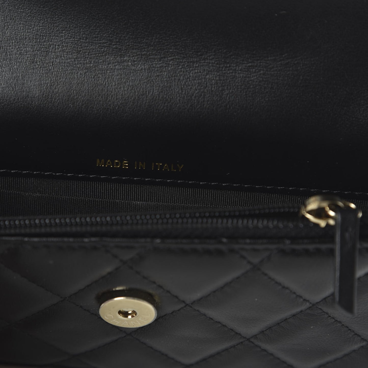 Calfskin Quilted Pearl Clutch With Chain Black