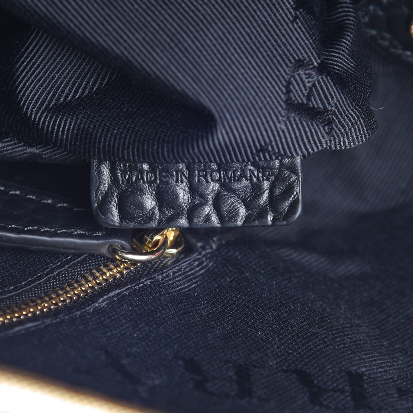 Signature Grain Calfskin Medium Welburn Tote Black
