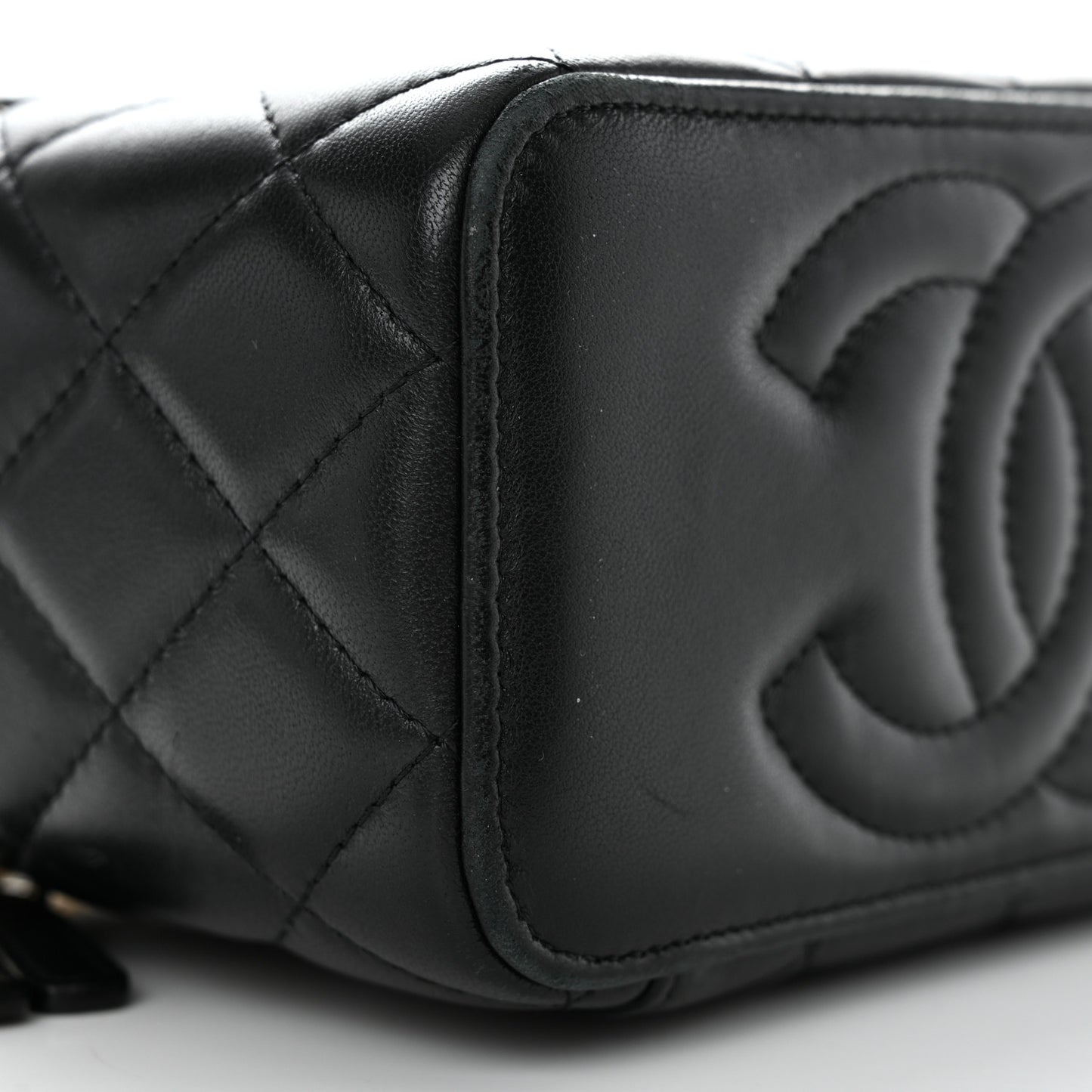 Lambskin Quilted Small Pearl Crush Vanity Case With Chain Black