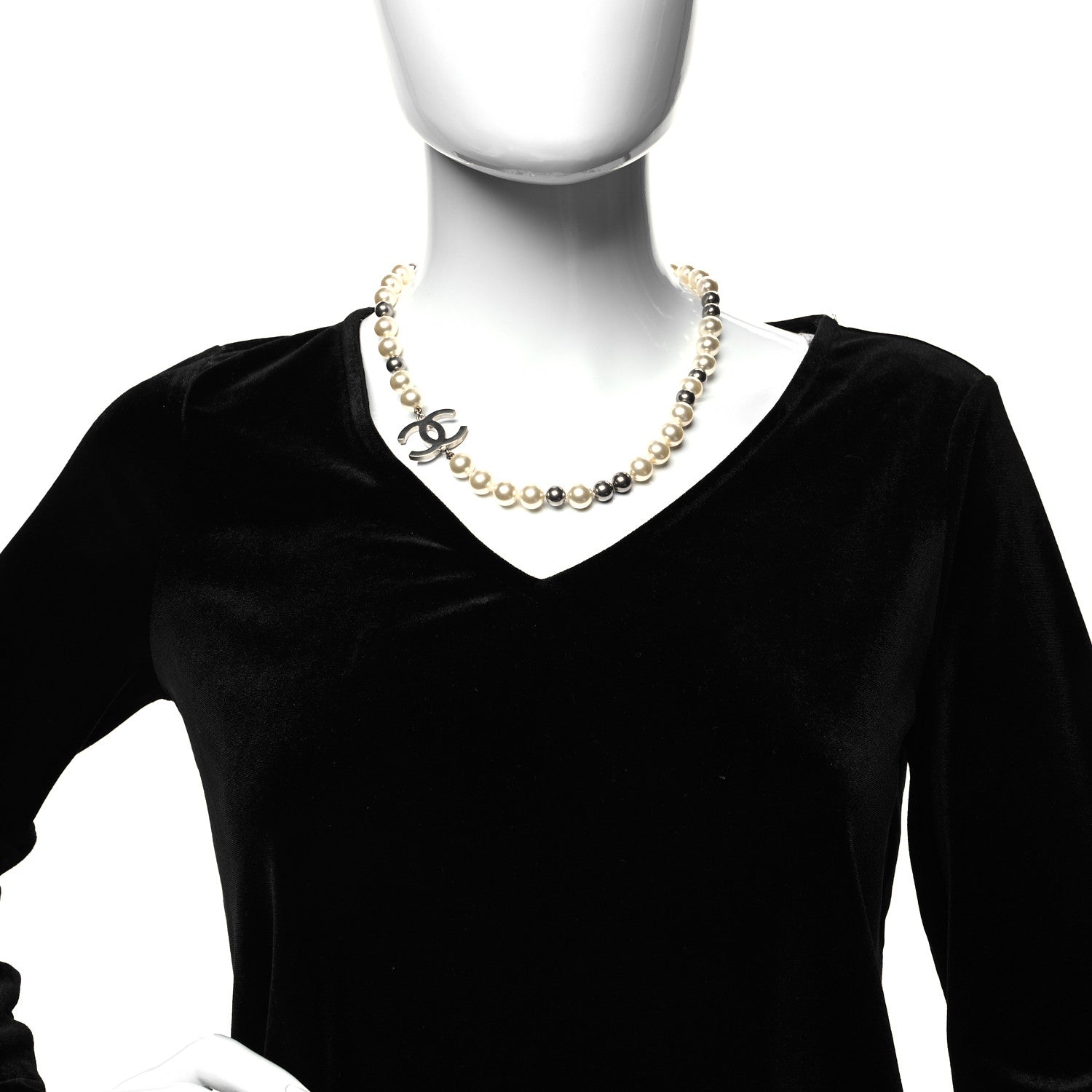 Chanel Pearl CC Short Necklace Silver 2 of 6