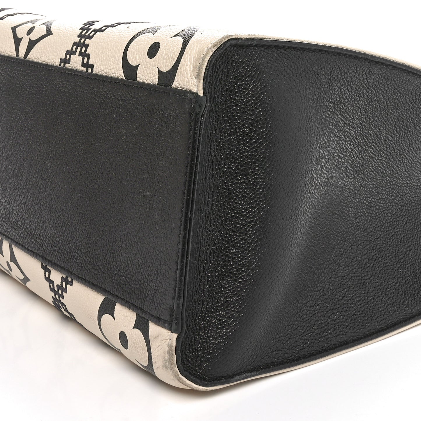 Empreinte Monogram Giant Broderies Onthego MM Cream Black