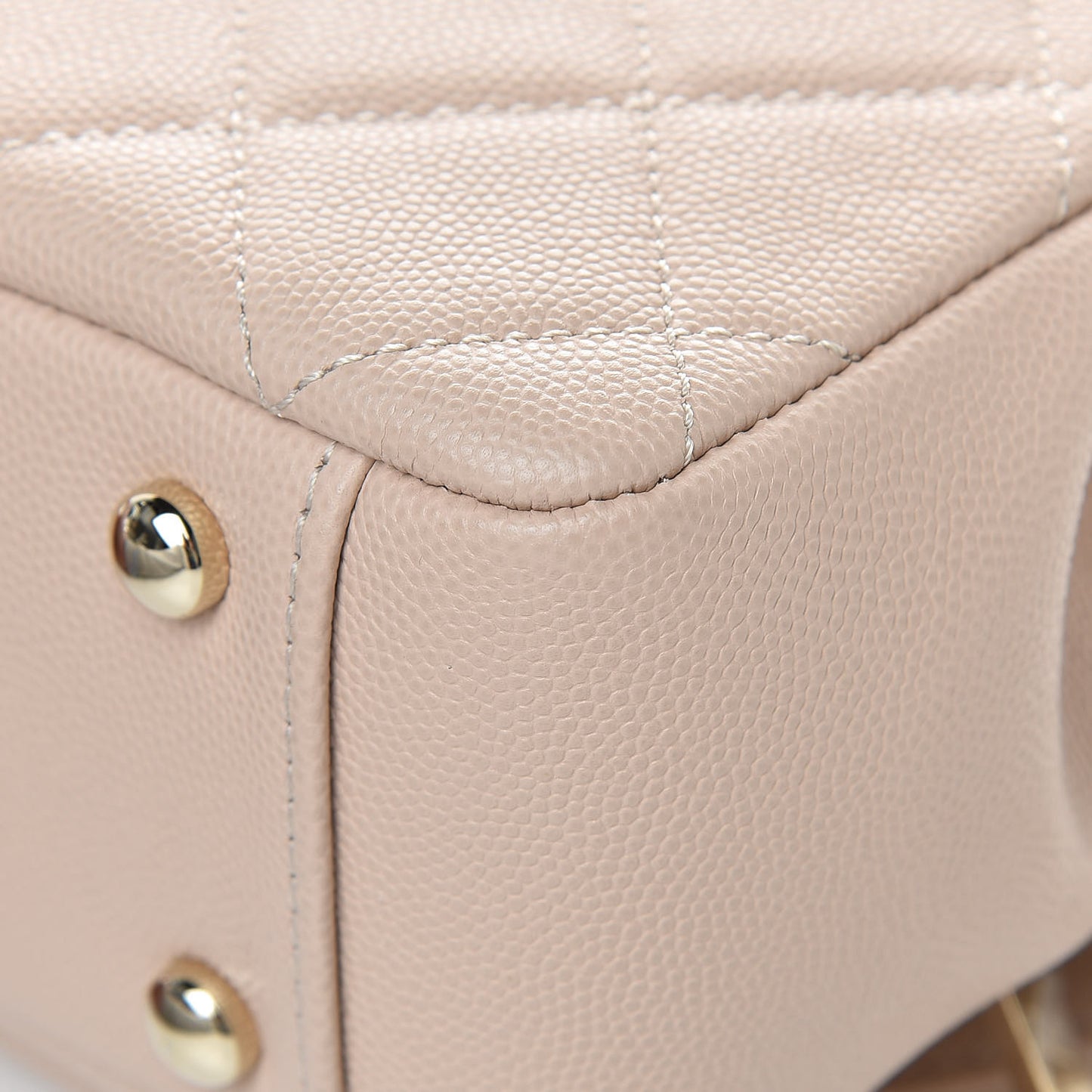 Caviar Quilted Medium Business Affinity Flap Light Beige