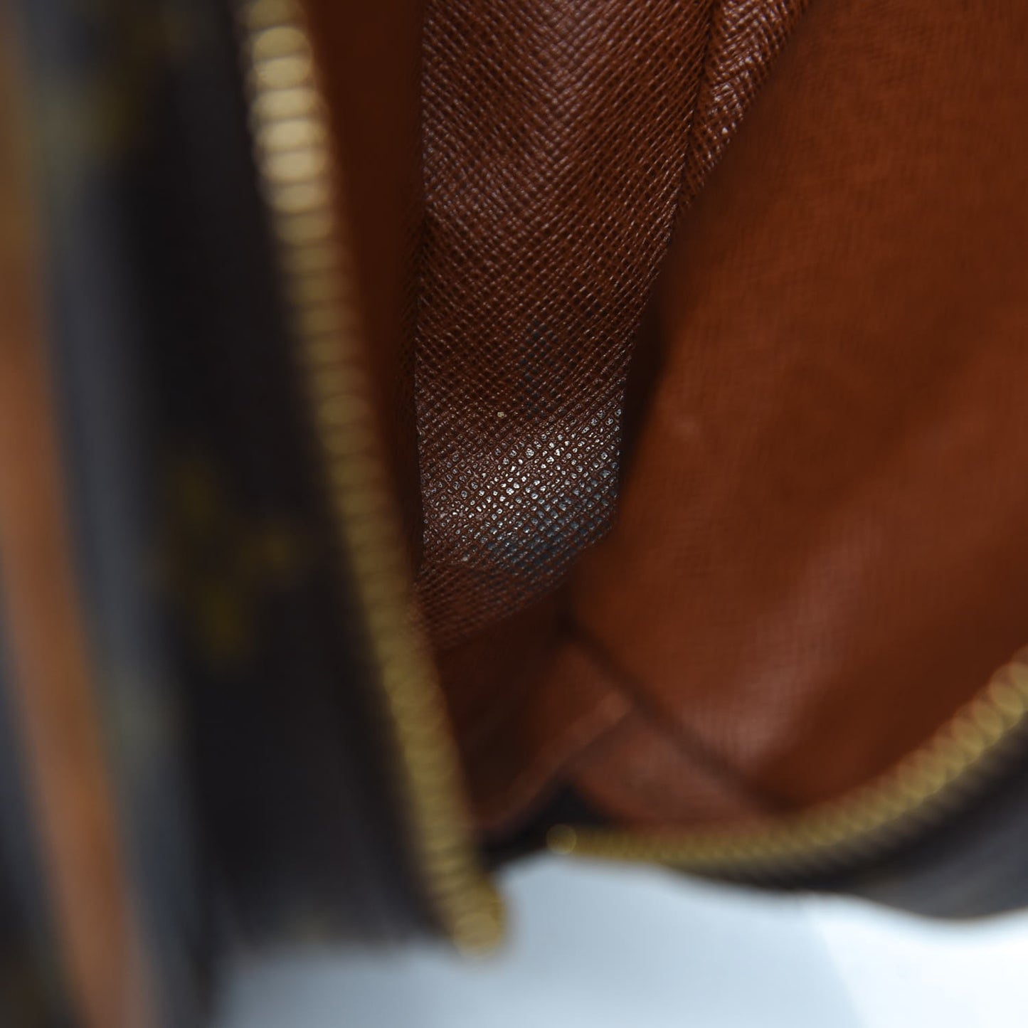 Monogram Nil 28