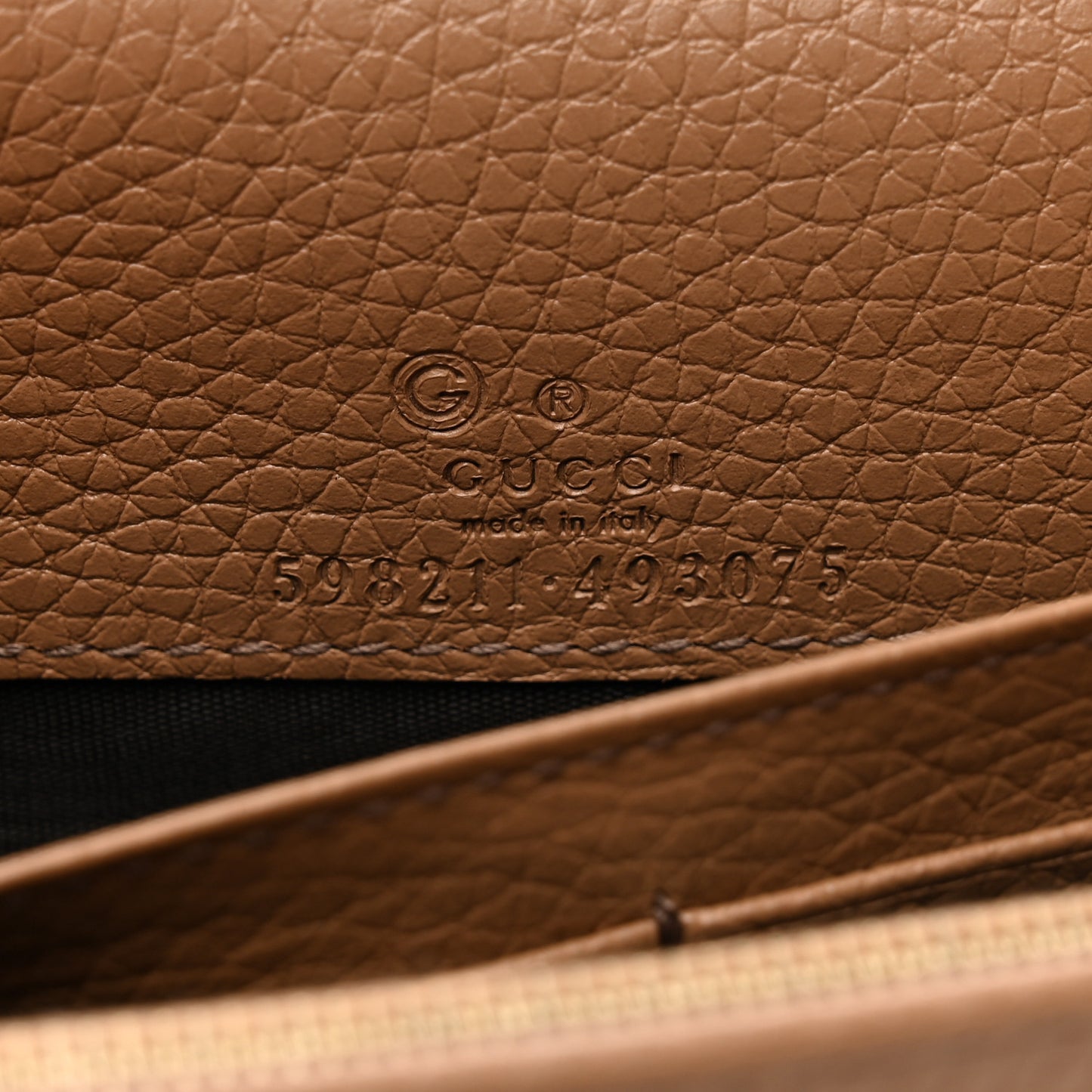 Pebbled Calfskin Soho Wallet On Chain Camelia