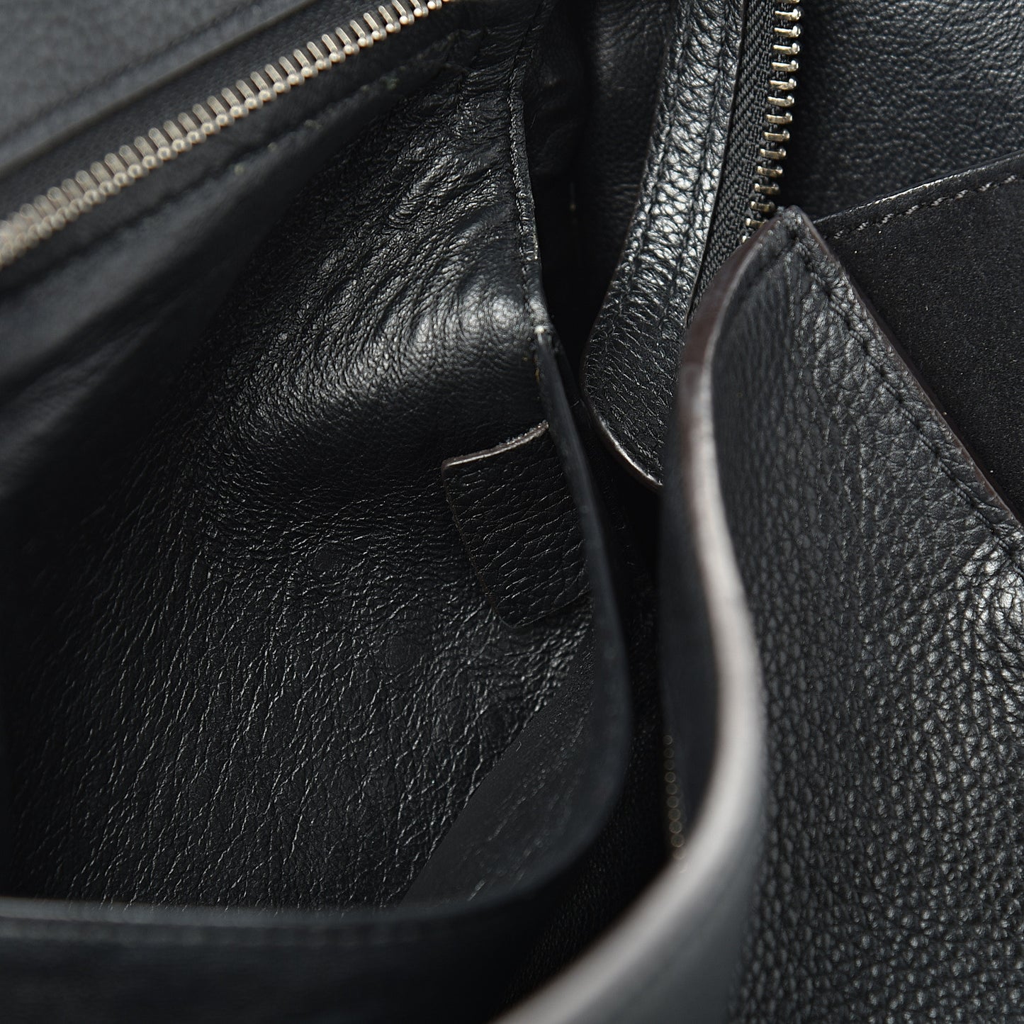 Drummed Calfskin Suede Medium Trapeze Black