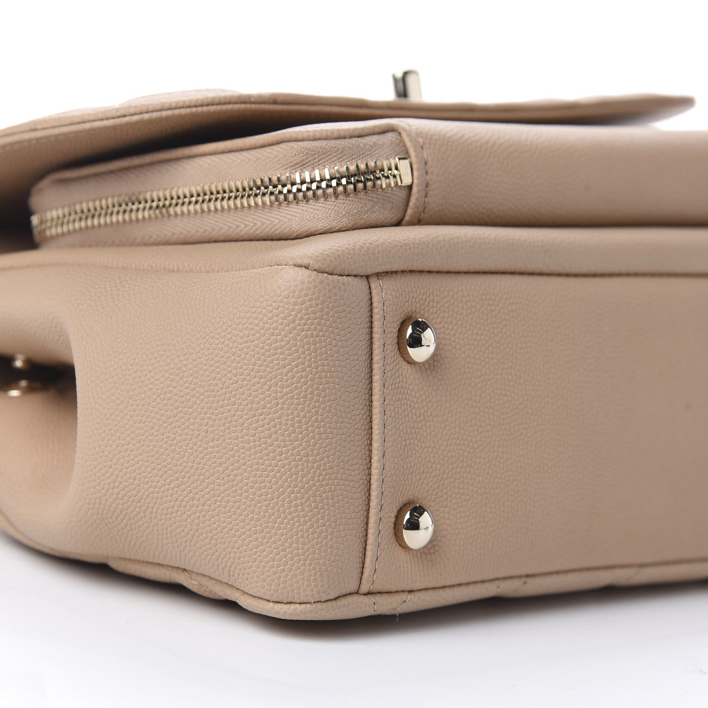 Caviar Quilted Medium Business Affinity Flap Beige