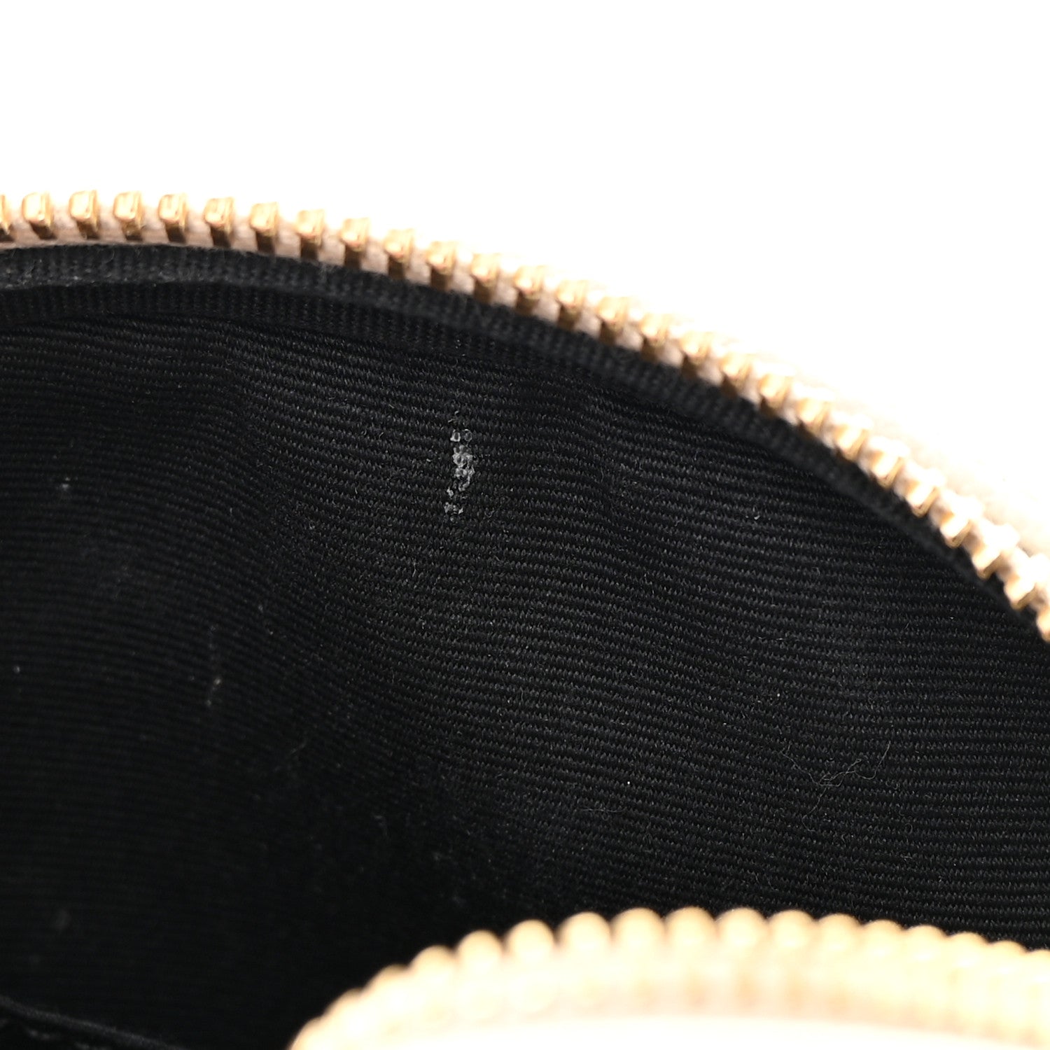 Saint Laurent Grain De Poudre Matelasse Chevron Quilted Round Vinyle Camera Bag Crema Soft 11 of 11