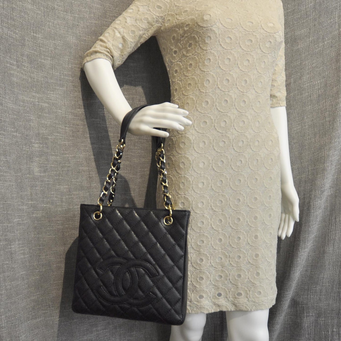 Caviar Petit Shopping Tote PST Black