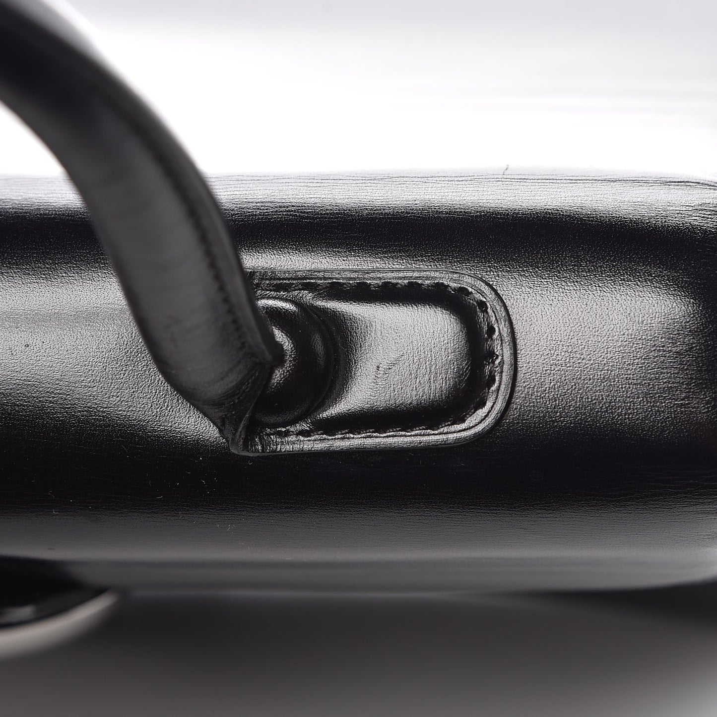 Box Calfskin MM Brillant Satchel Black