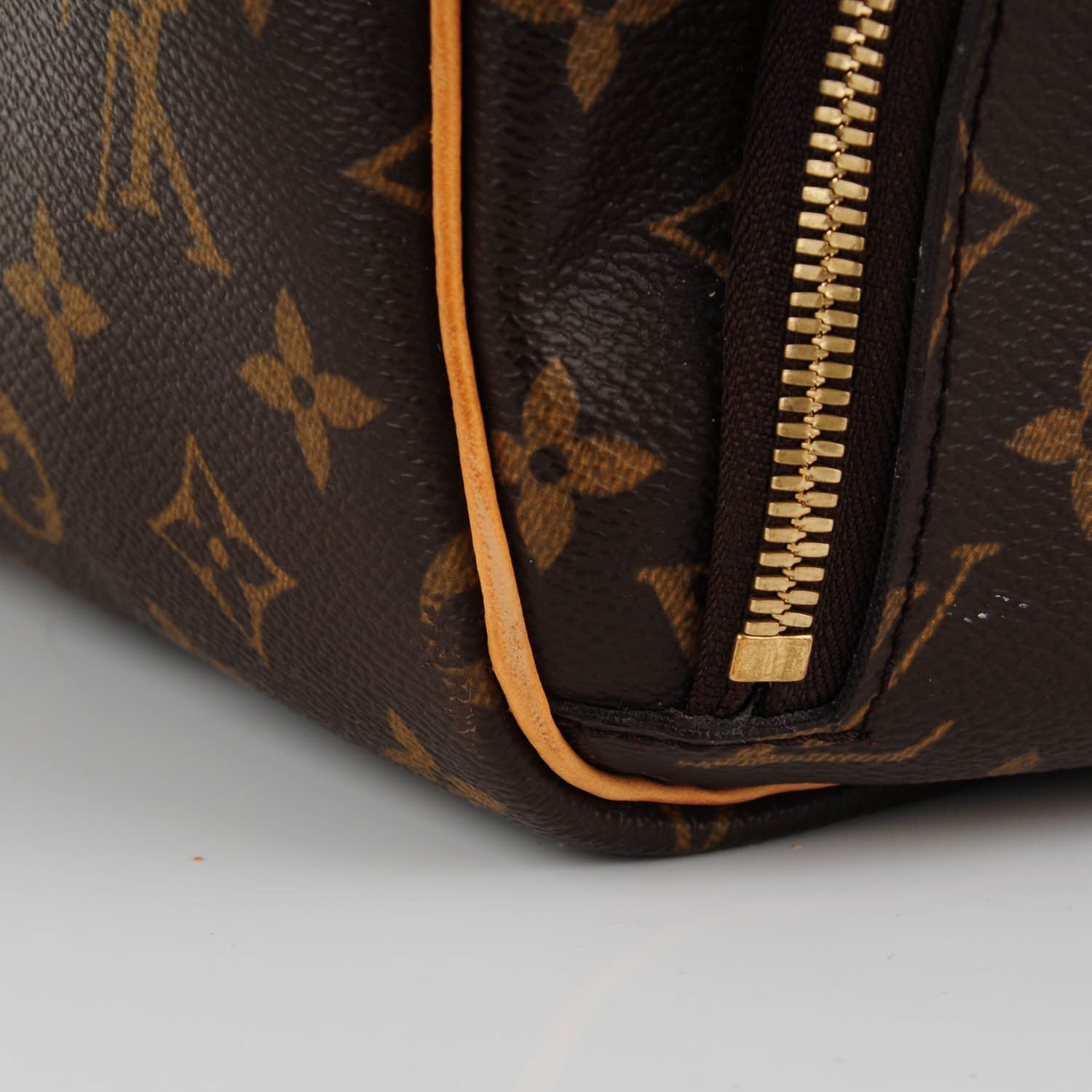 Louis Vuitton Monogram Evasion Sports Bag 9 of 10