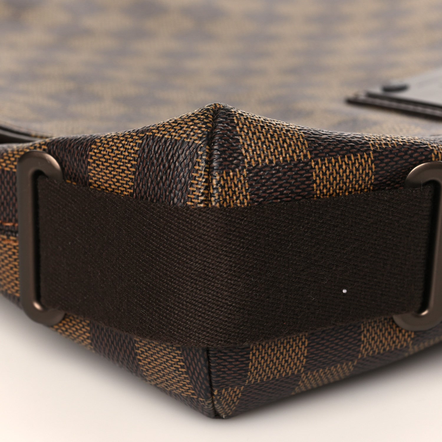 Louis Vuitton Damier Ebene Brooklyn MM 7 of 8