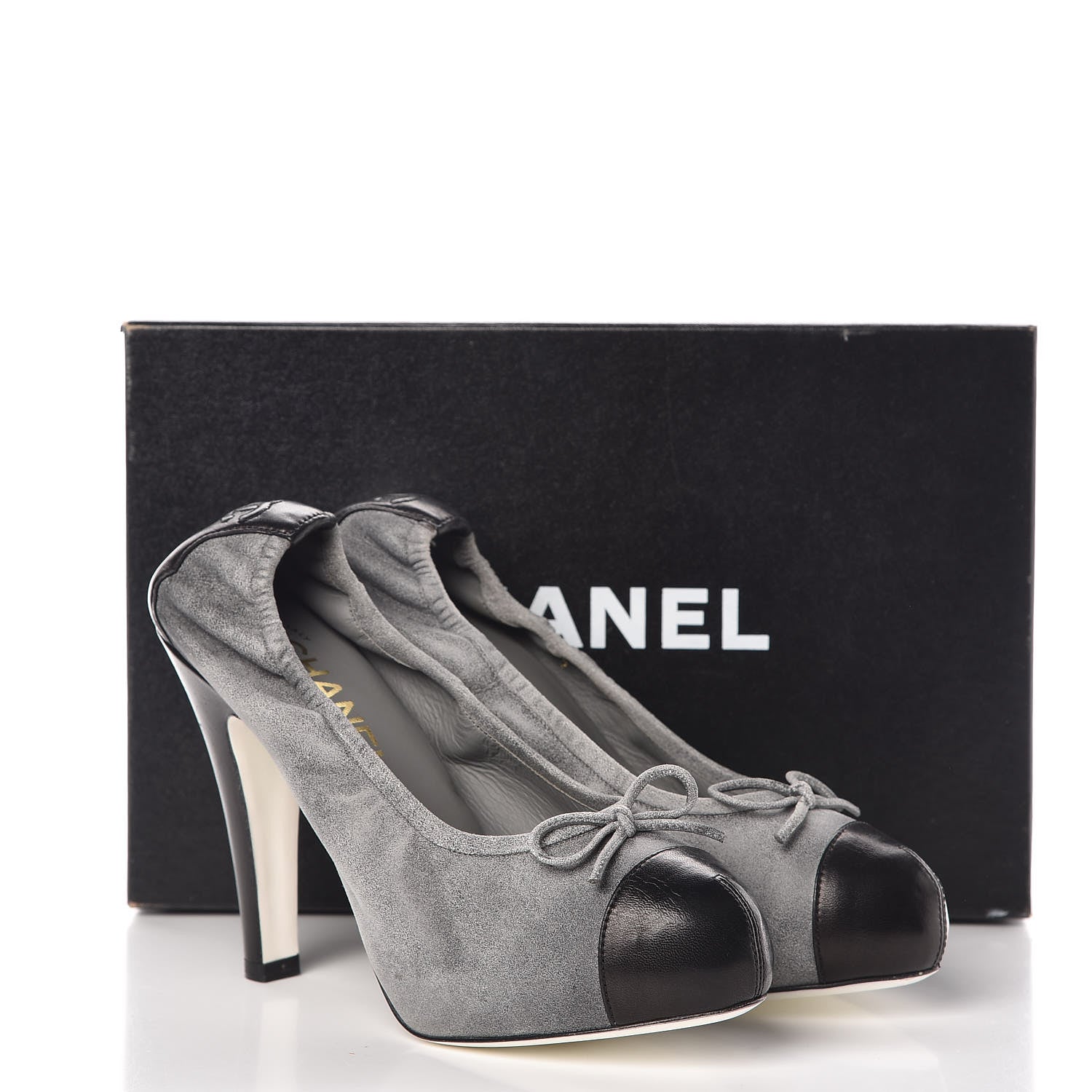 Chanel Suede CC Cap Toe Pumps 38.5 Grey Black 10 of 10