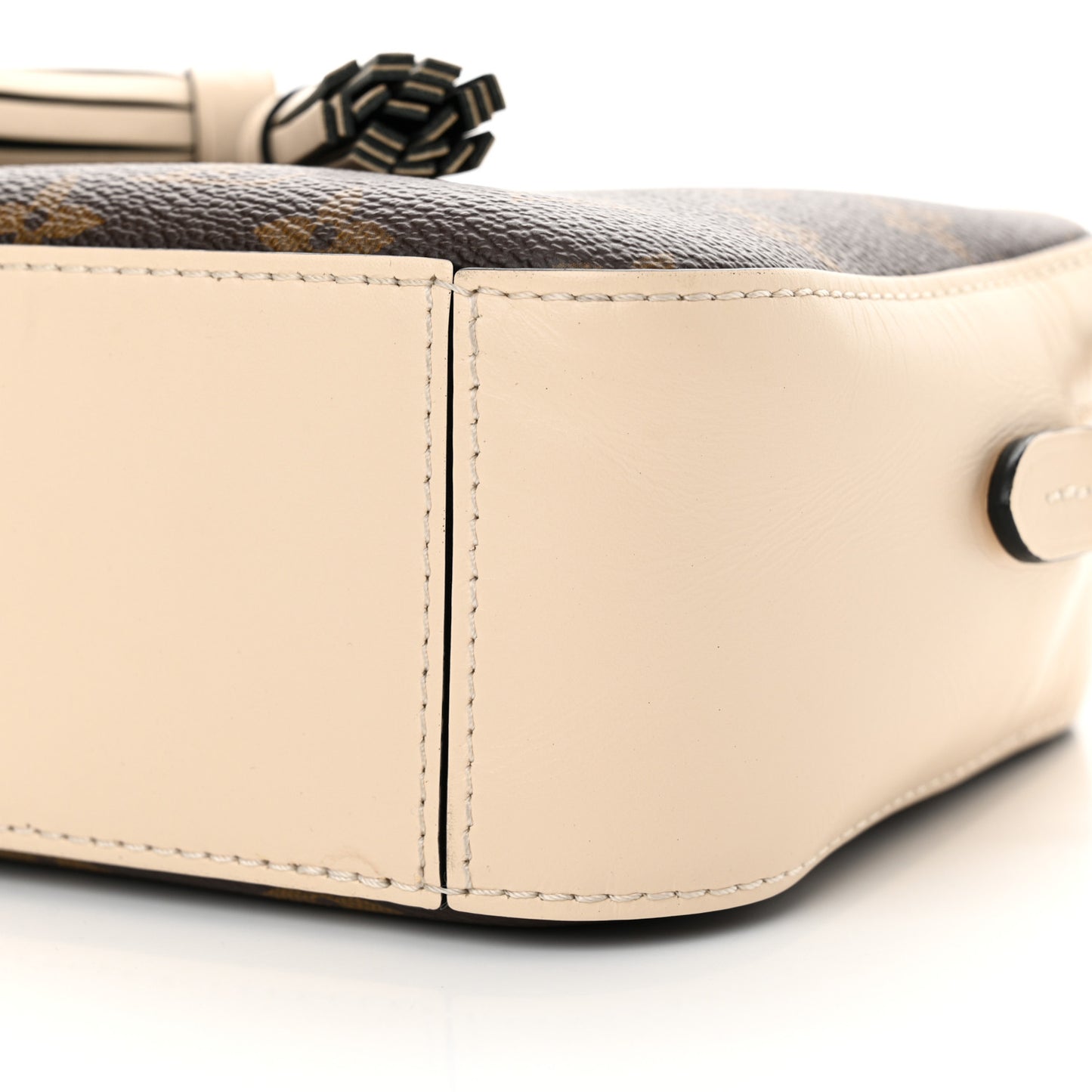 Monogram Saintonge Creme