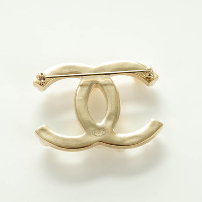 Chanel Pearl CC Brooch Gold 3 of 4