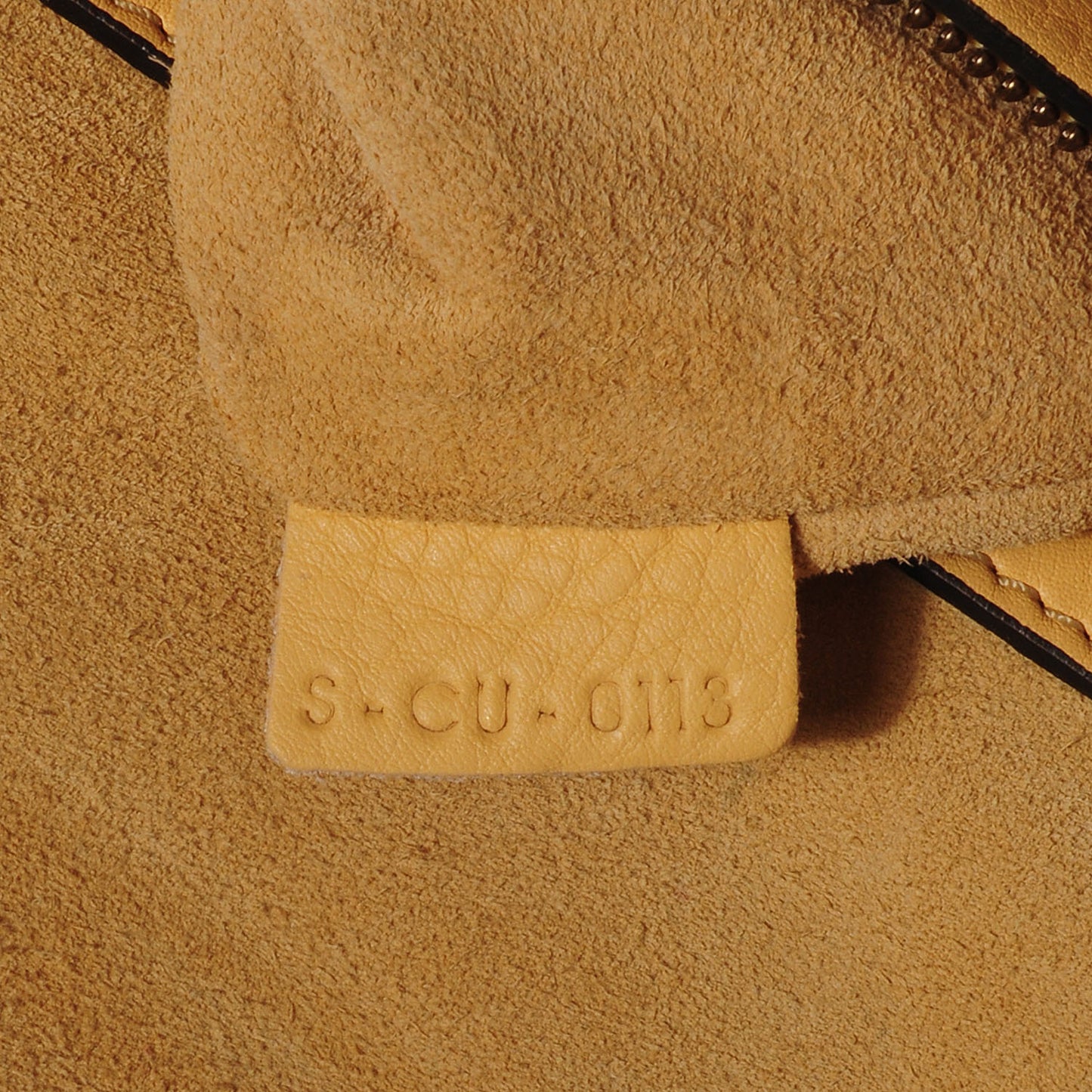 Supple Calfskin Medium Phantom Luggage Butter