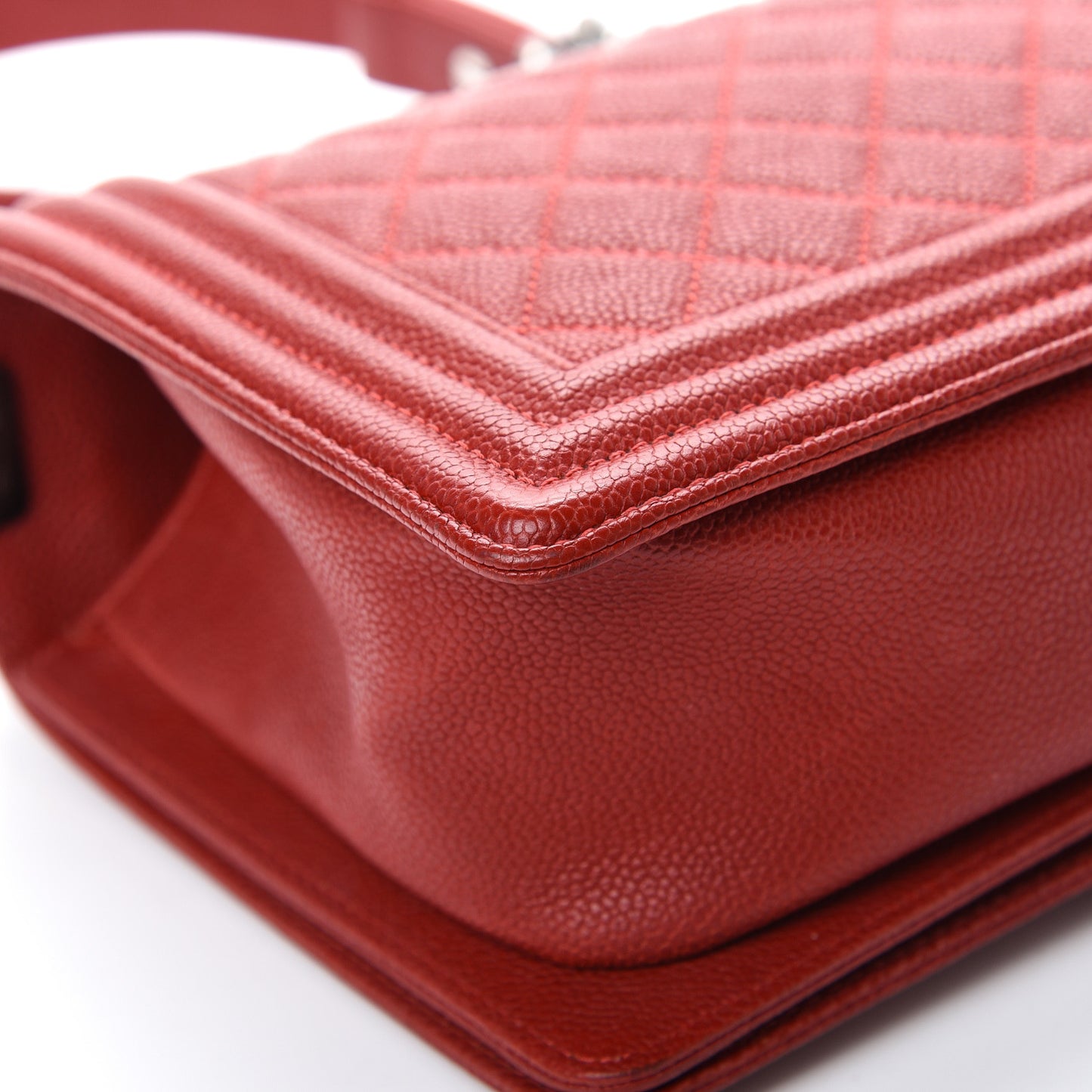 Caviar Quilted Medium Boy Flap Red