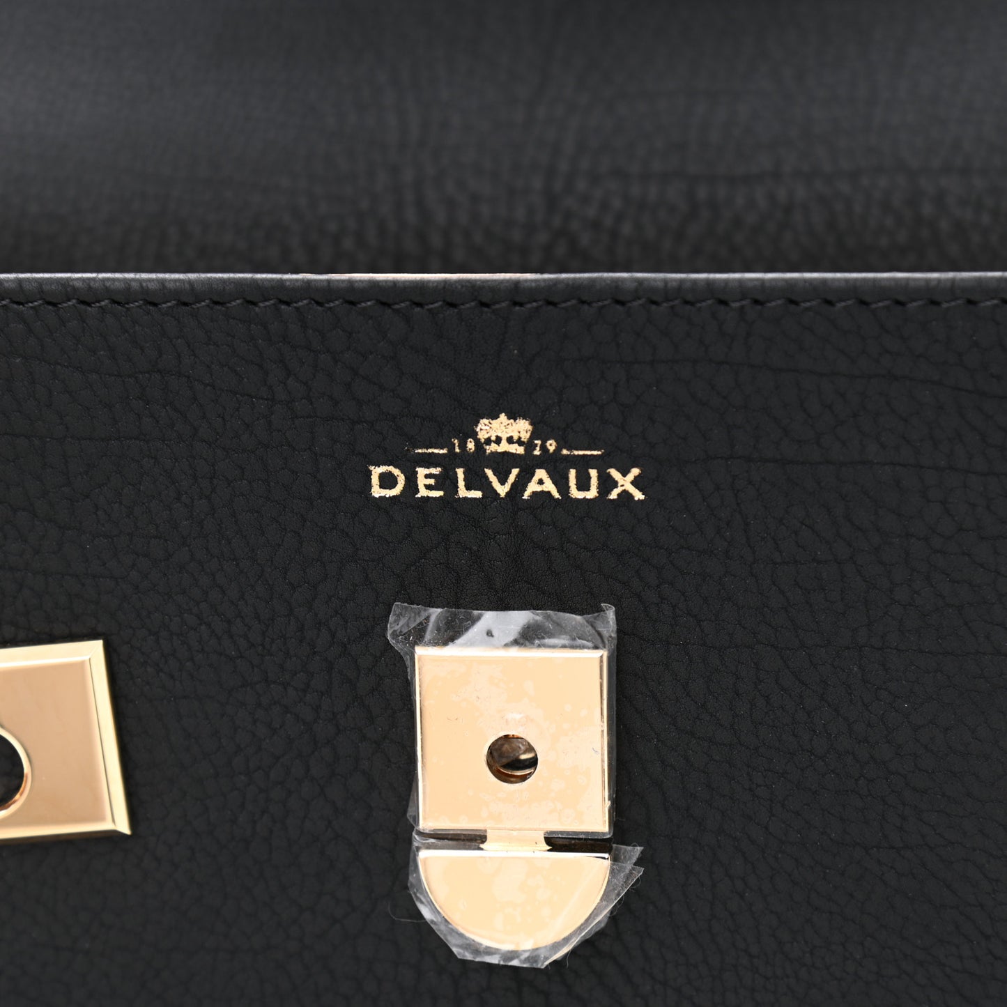 Crispy Calfskin MM Tempete Satchel Black