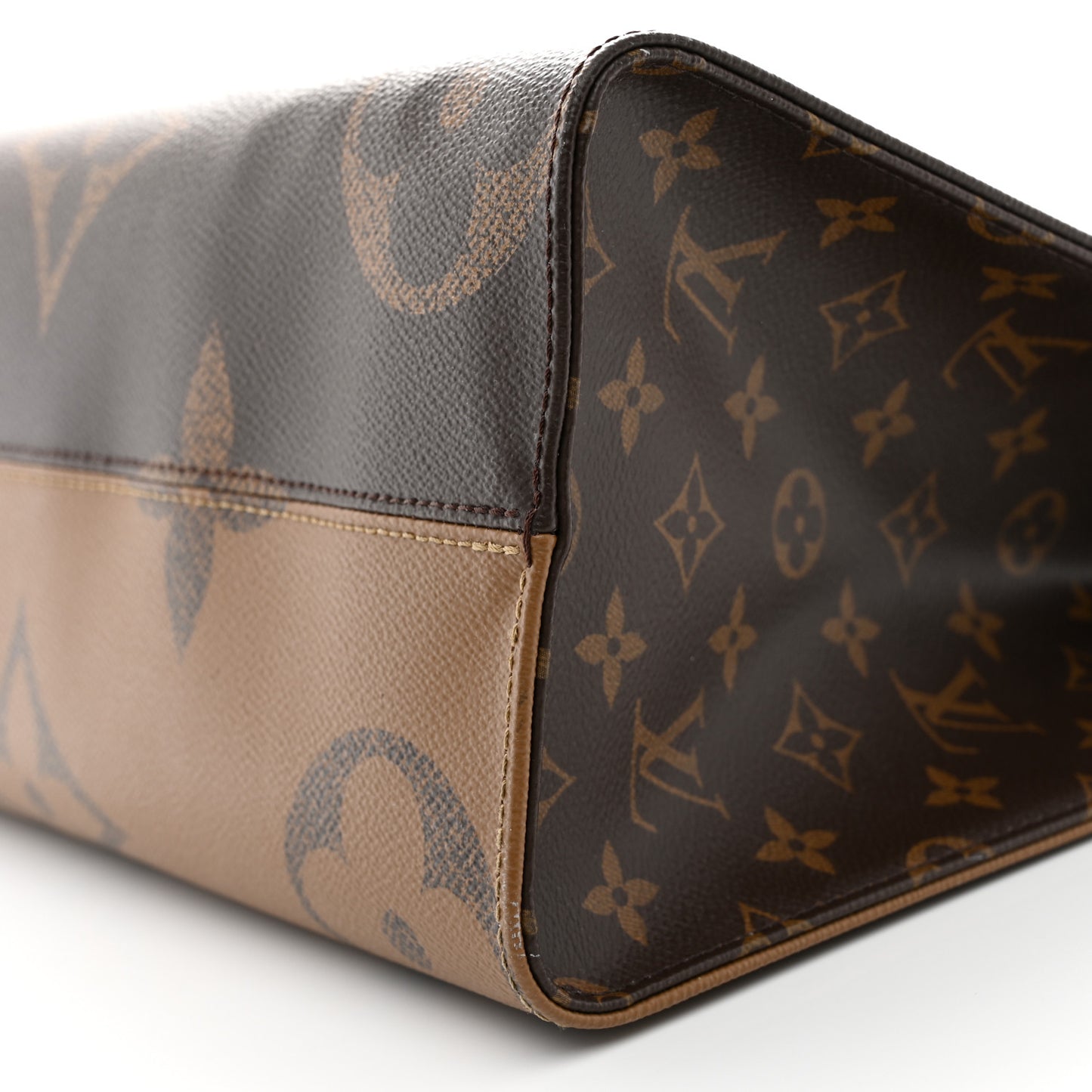 Reverse Monogram Giant Onthego MM