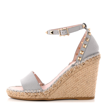 Valentino Garavani Grained Calfskin Rockstud Ankle Strap Espadrille 15/105mm Wedge Sandals 37 Pastel Grey Natural 1 of 15