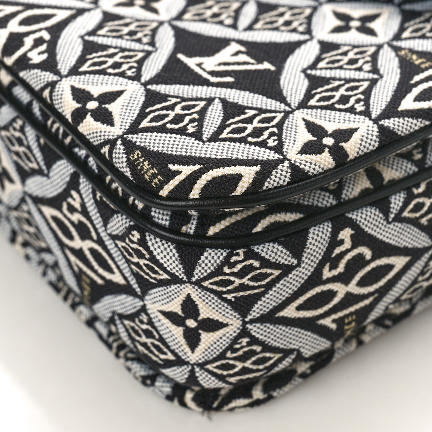 Jacquard Since 1854 Pochette Metis Grey