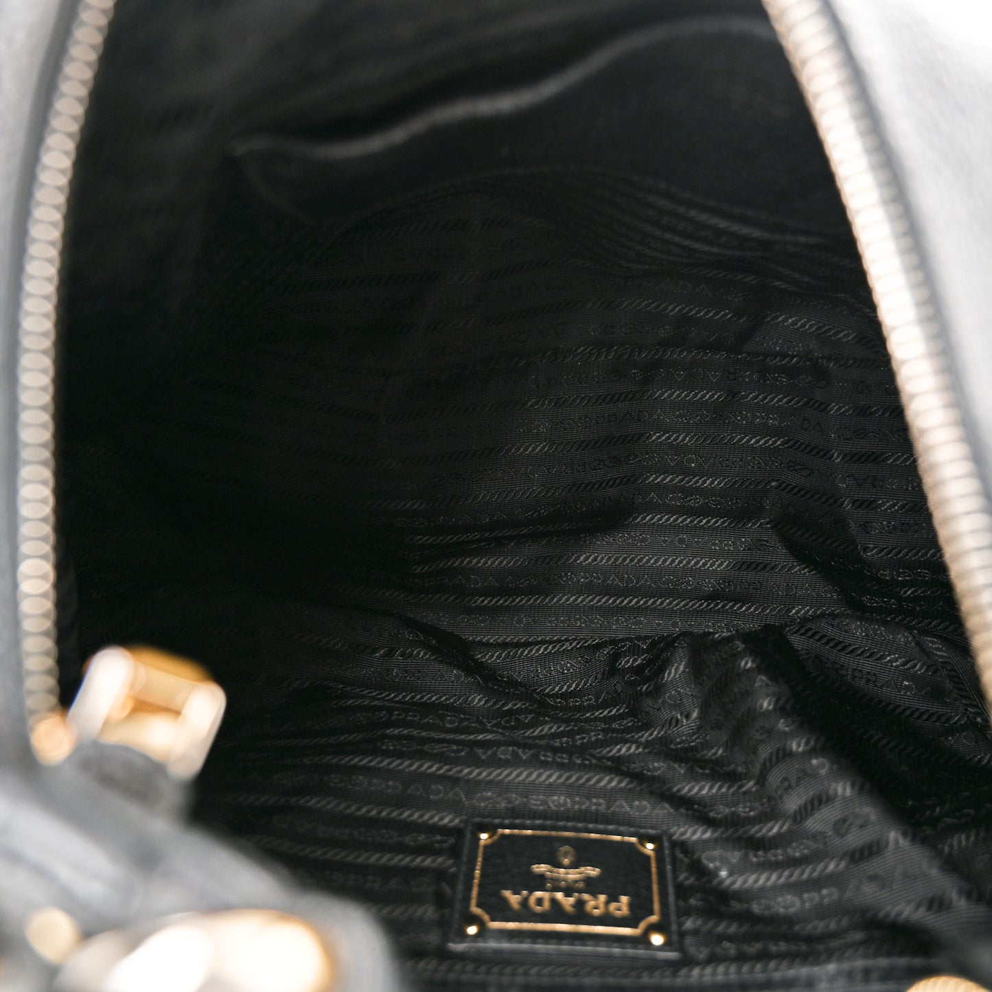 Vitello Daino Hobo Black