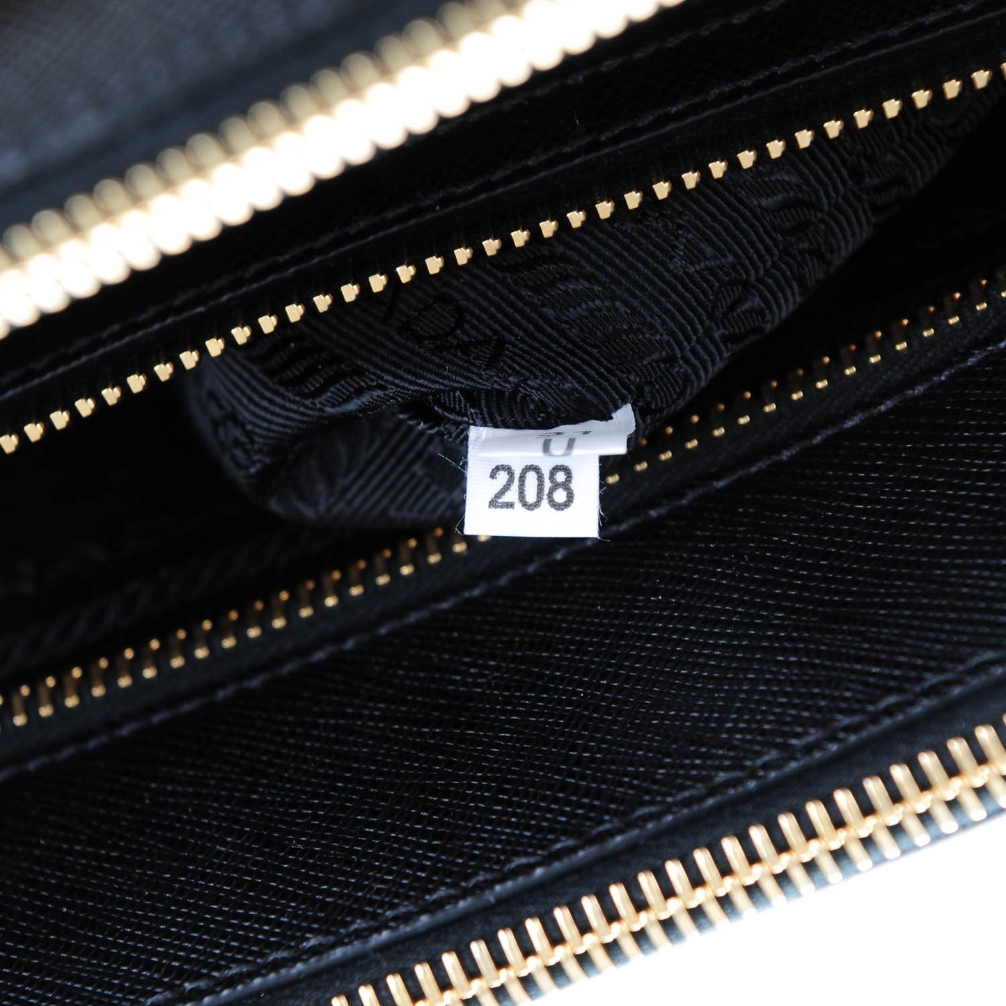 Saffiano Medium Galleria Double Zip Tote Black