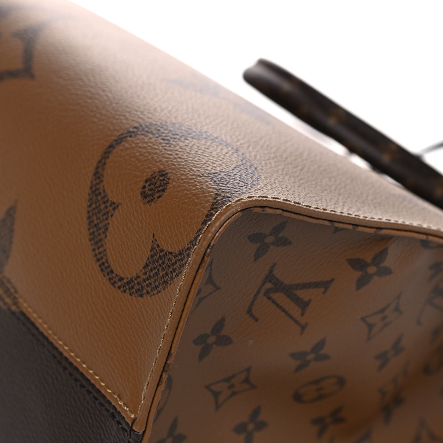 Reverse Monogram Giant Onthego MM
