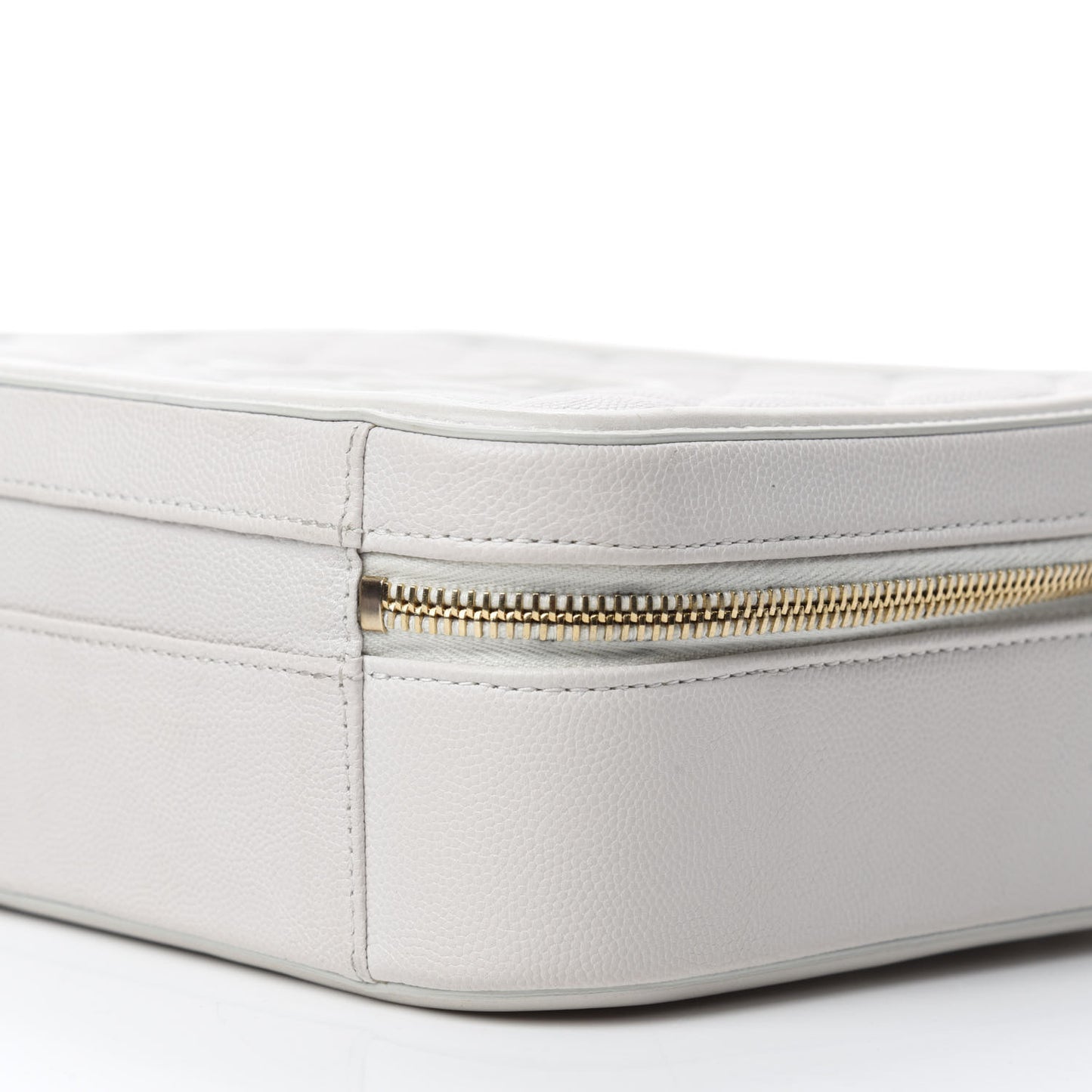 Caviar Quilted Medium CC Filigree Vanity Case White
