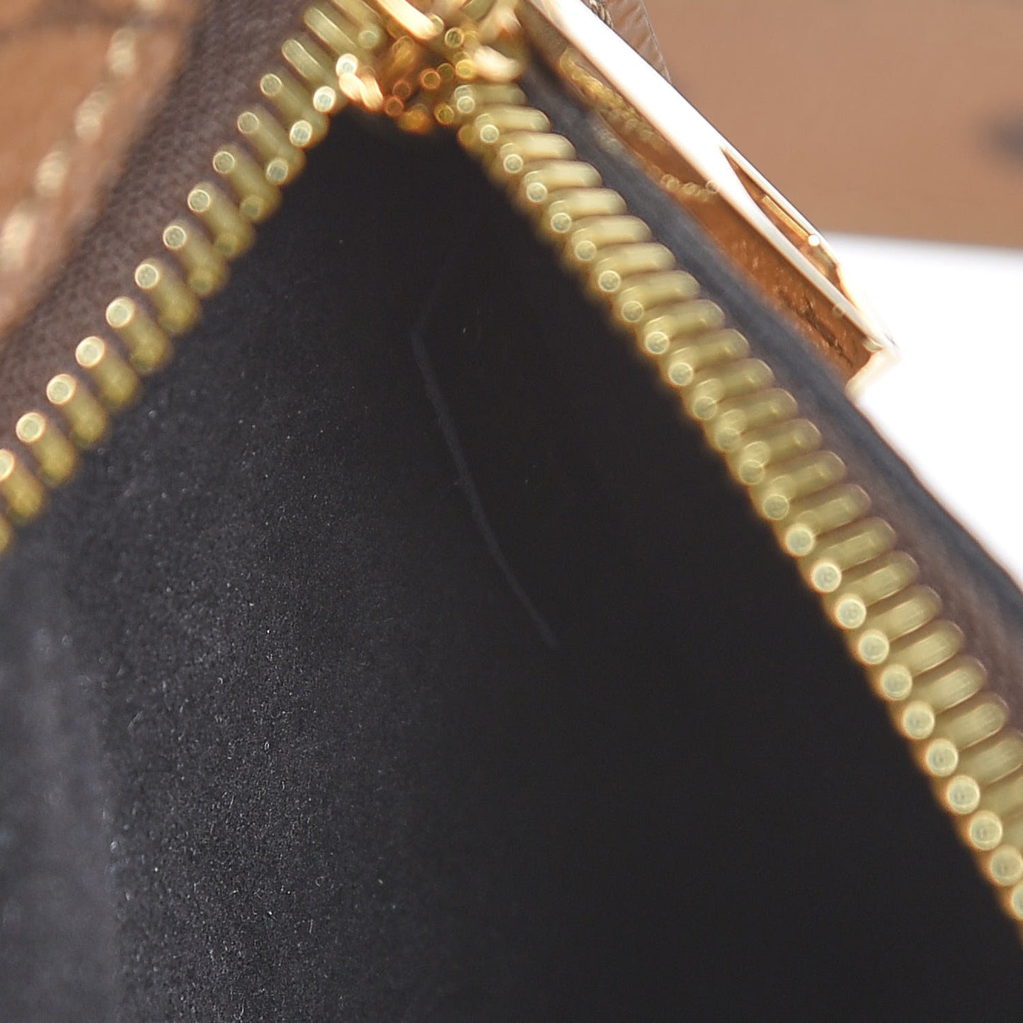 Reverse Monogram Pochette Metis