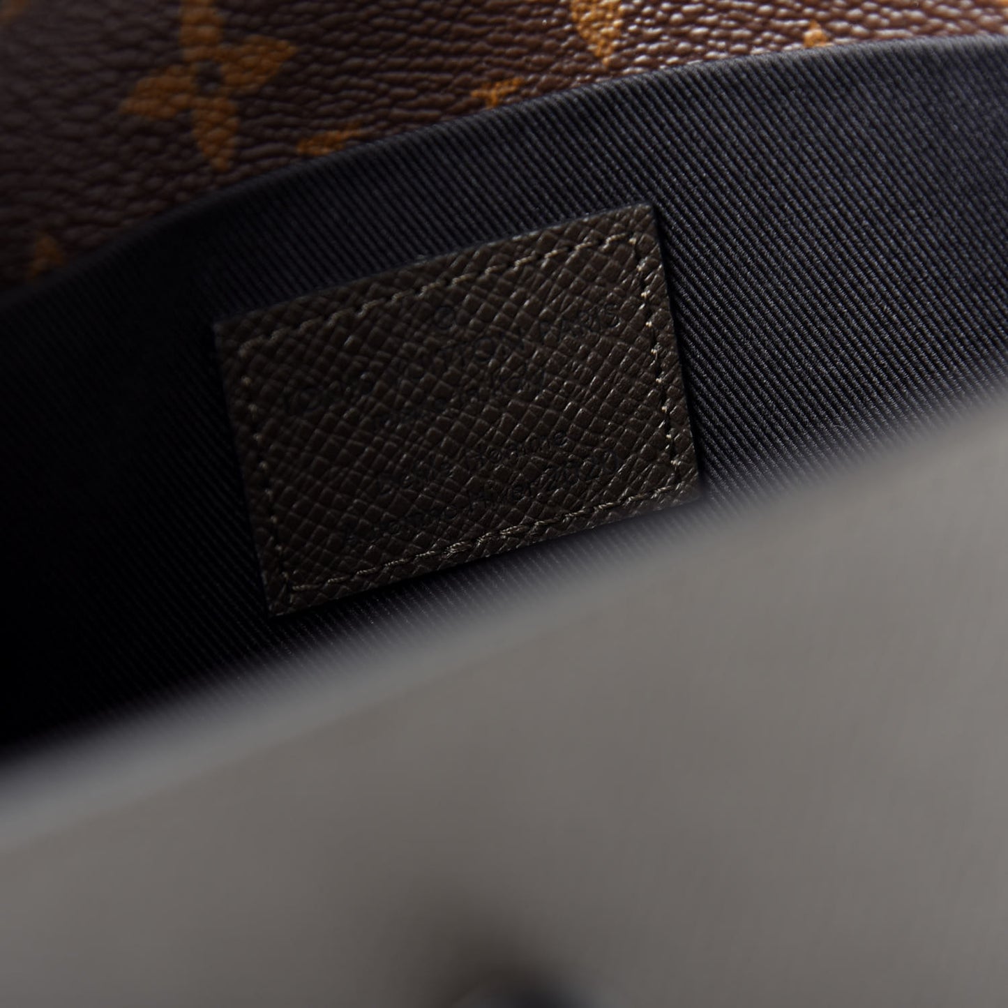 Taiga Monogram Pochette Voyage Steamer Khaki Green