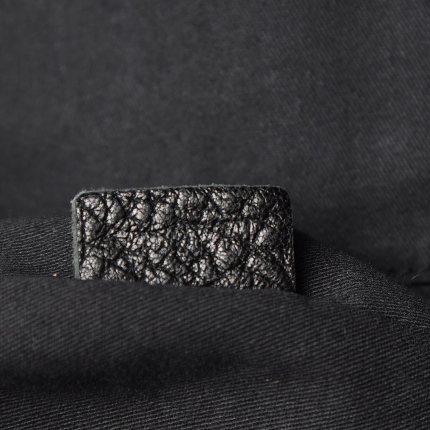 Pebbled Sheepskin Medium Nightingale Black