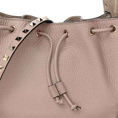 Valentino Garavani Grained Calfskin Rockstud Bucket Bag Poudre 7 of 9