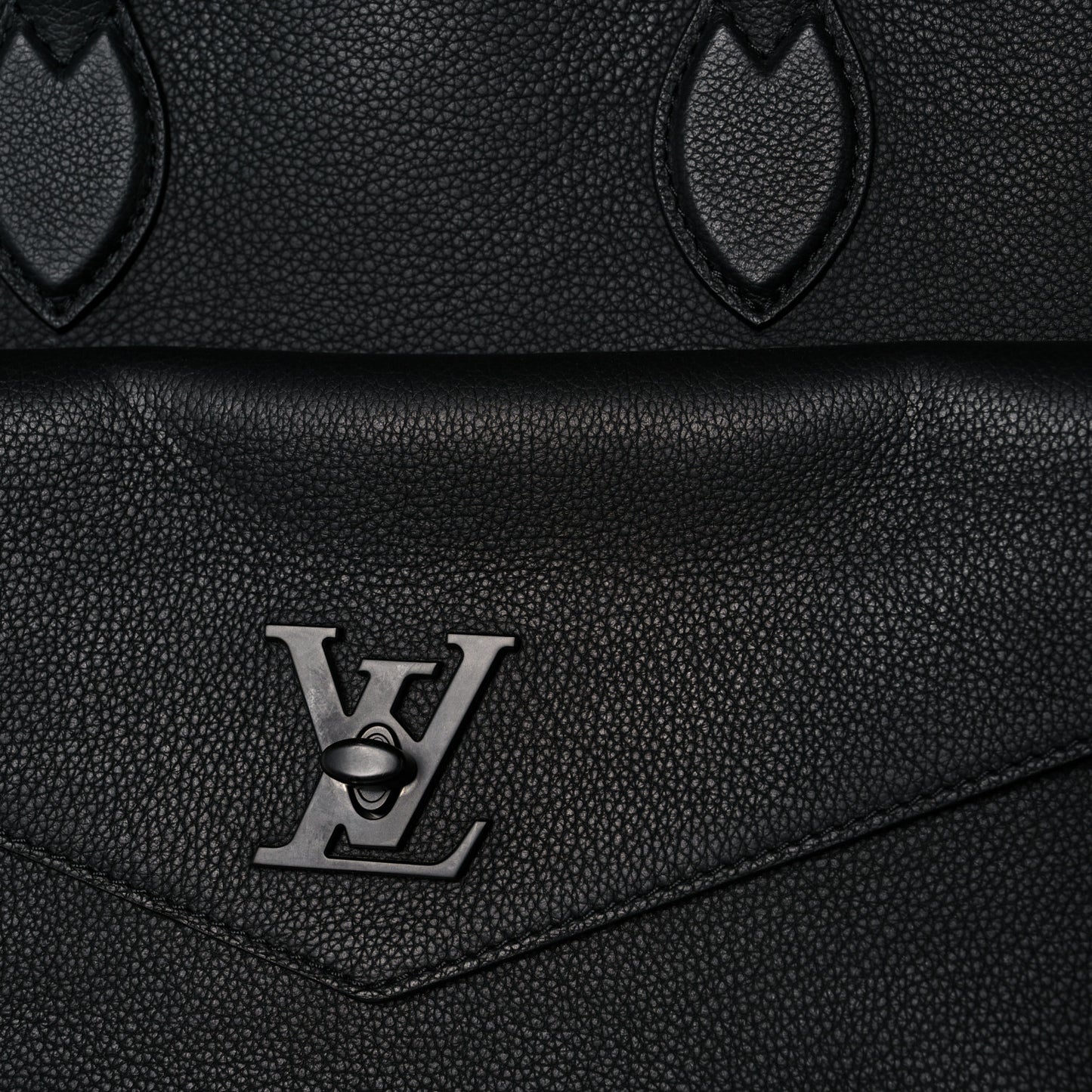 Soft Calfskin Lockme Tote MM Black
