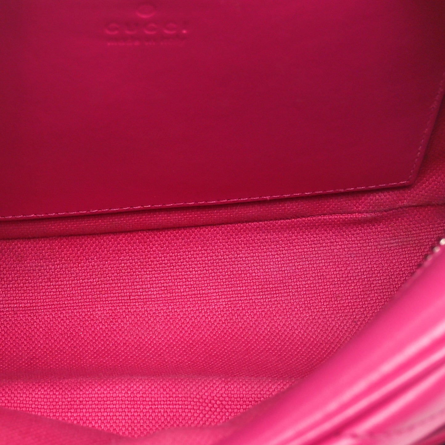 Calfskin Matelasse Monochrome Small GG Marmont Chain Shoulder Bag Classic Fuxia