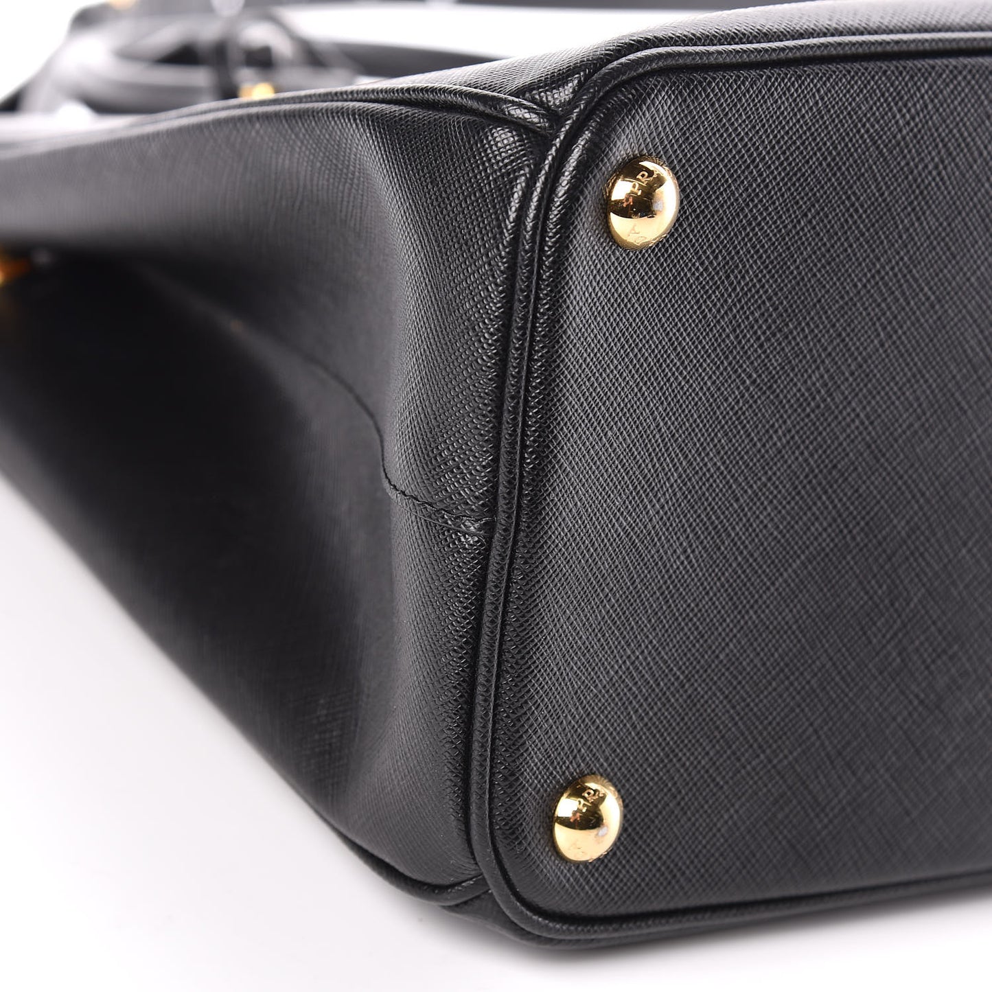 Saffiano Medium Galleria Double Zip Tote Black