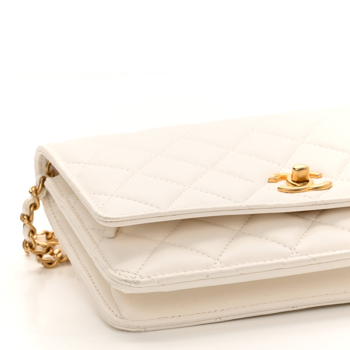 Lambskin Quilted CC Pearl Crush Wallet on Chain WOC White