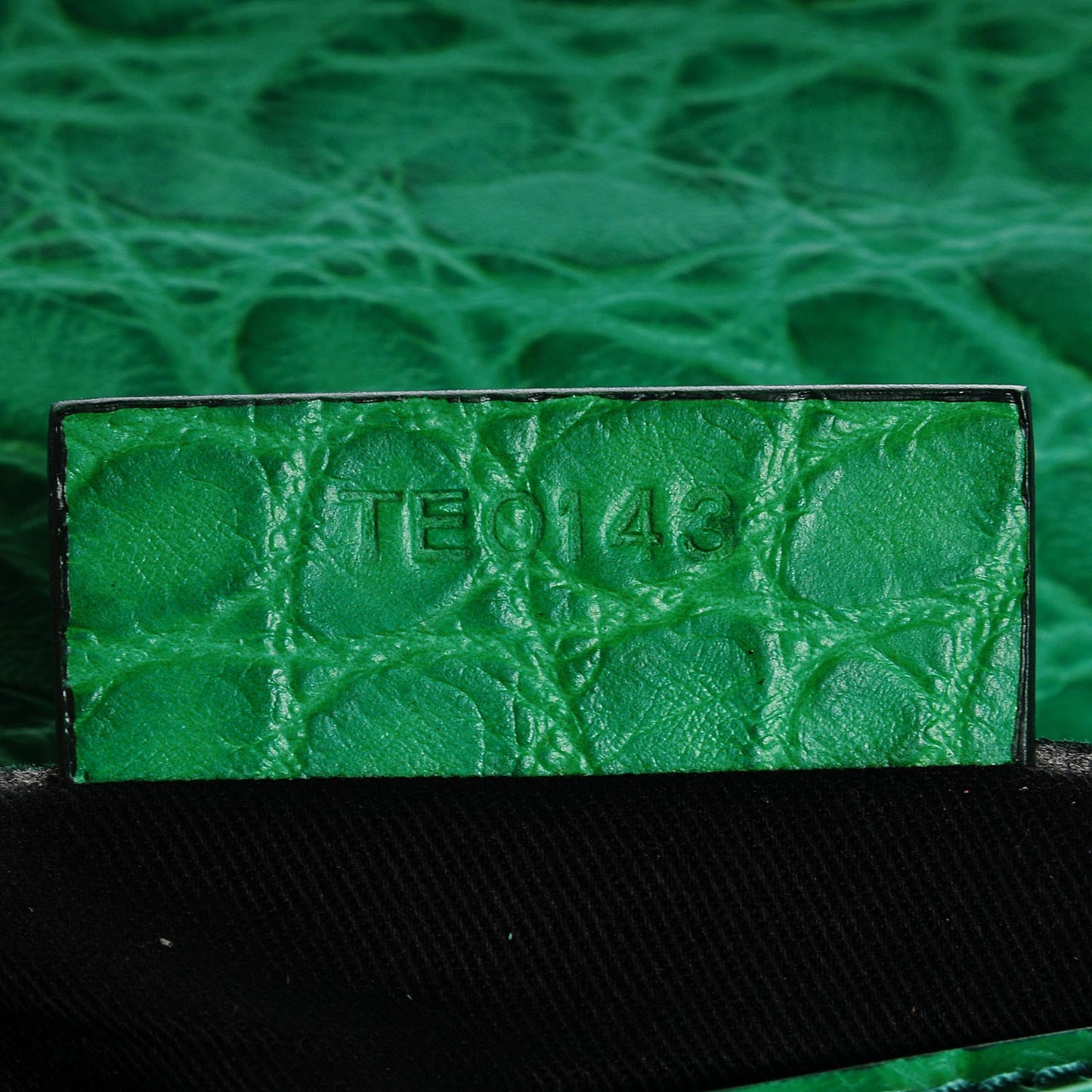 Calfskin Crocodile Embossed Medium Antigona Envelope Clutch Emerald