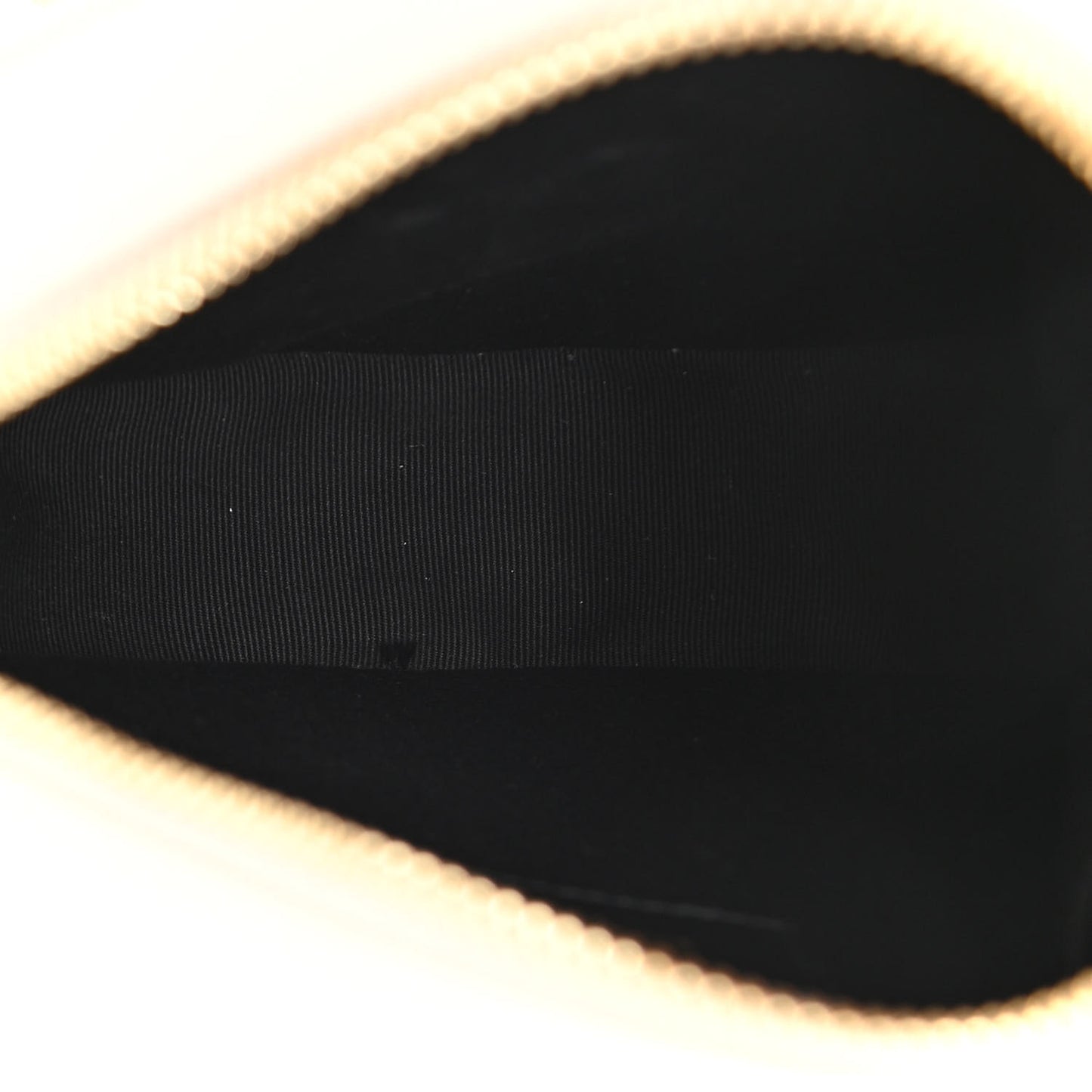 Grain De Poudre Matelasse Chevron Quilted Round Vinyle Camera Bag Crema Soft