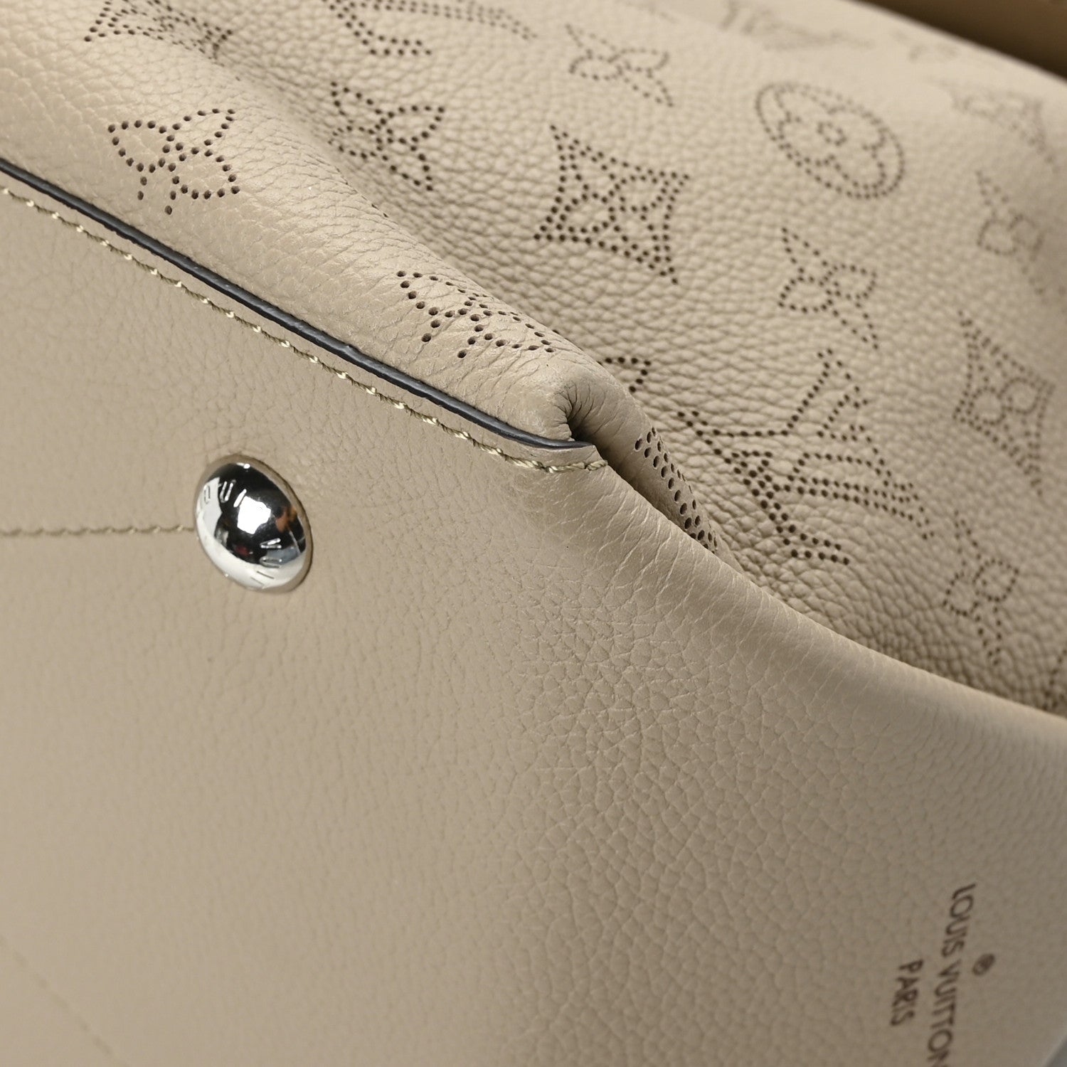 Louis Vuitton Mahina Beaubourg Hobo MM Galet 10 of 10