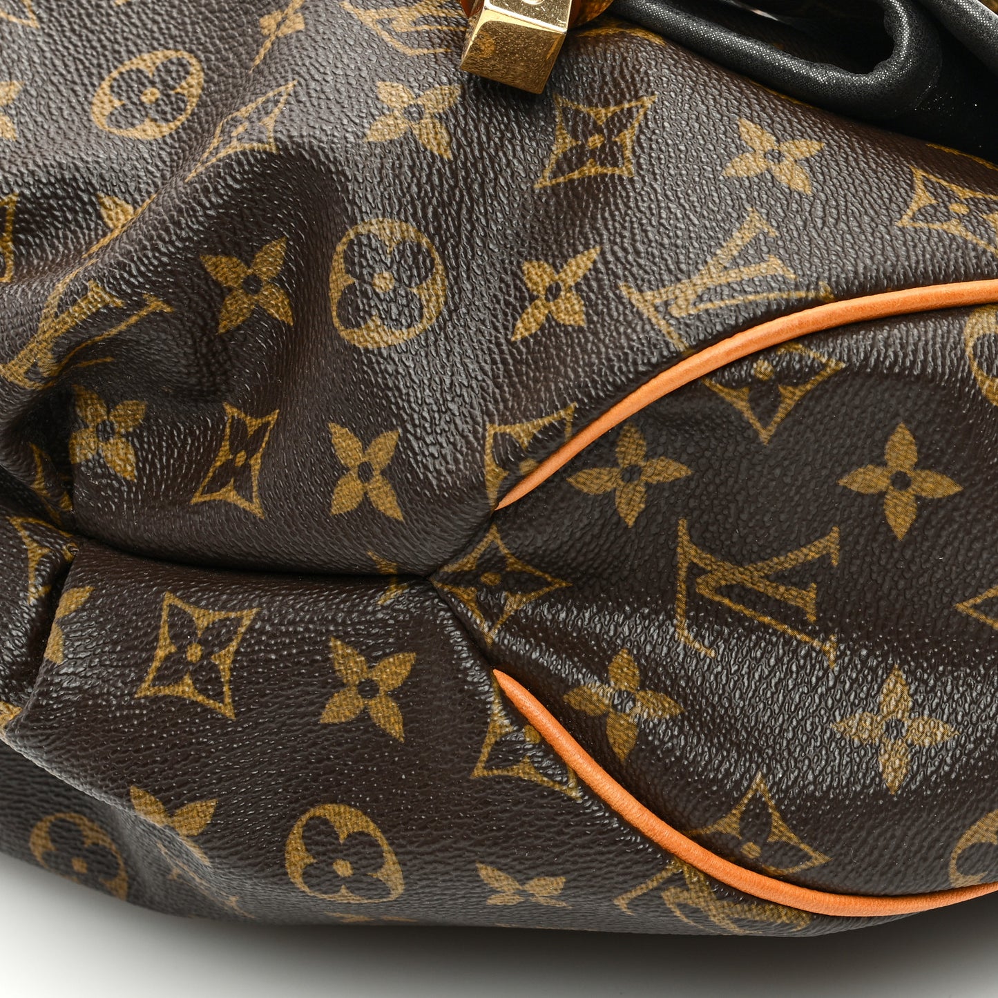 LOUIS VUITTON Monogram Kalahari GM