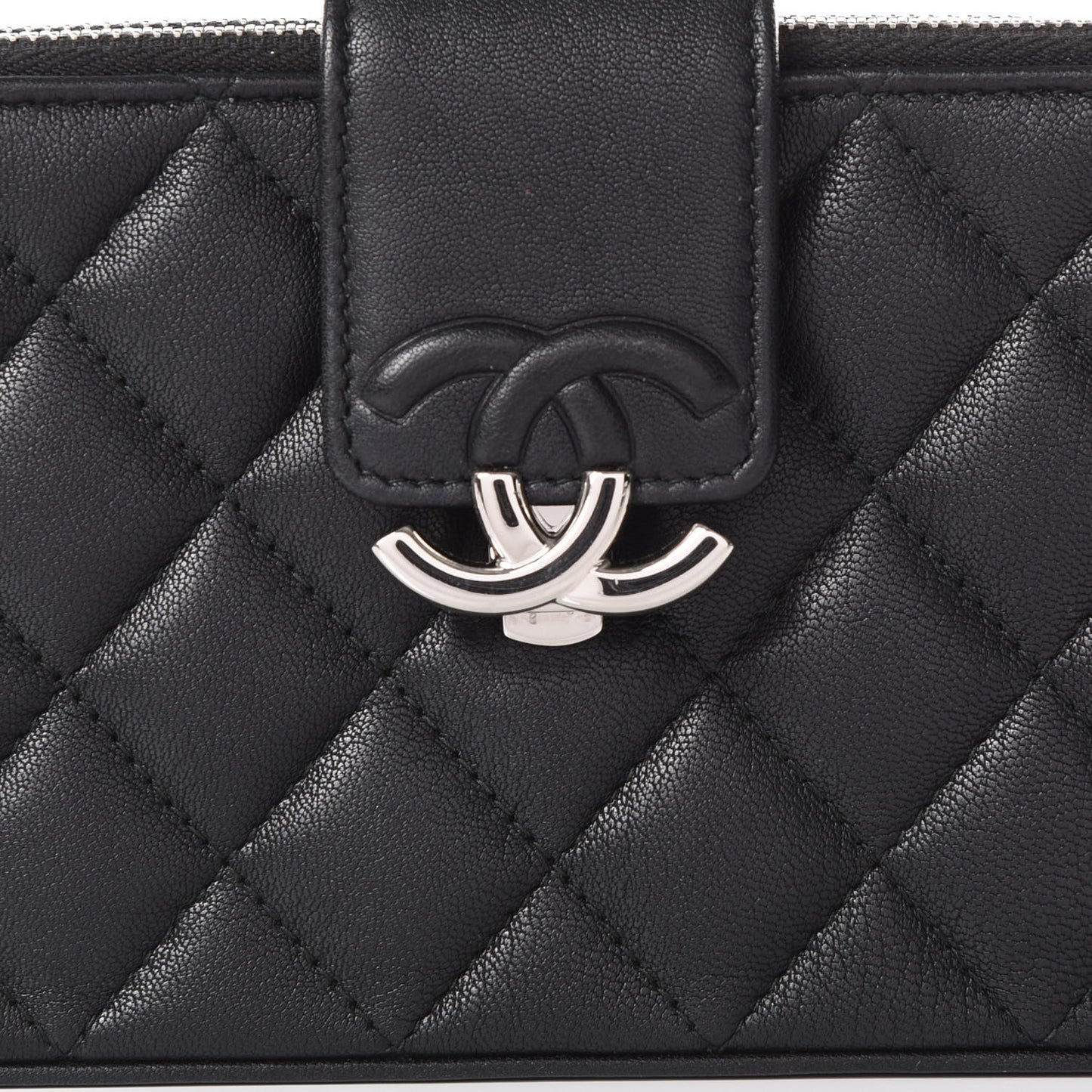 Lambskin Quilted CC Box Clutch With Chain Black