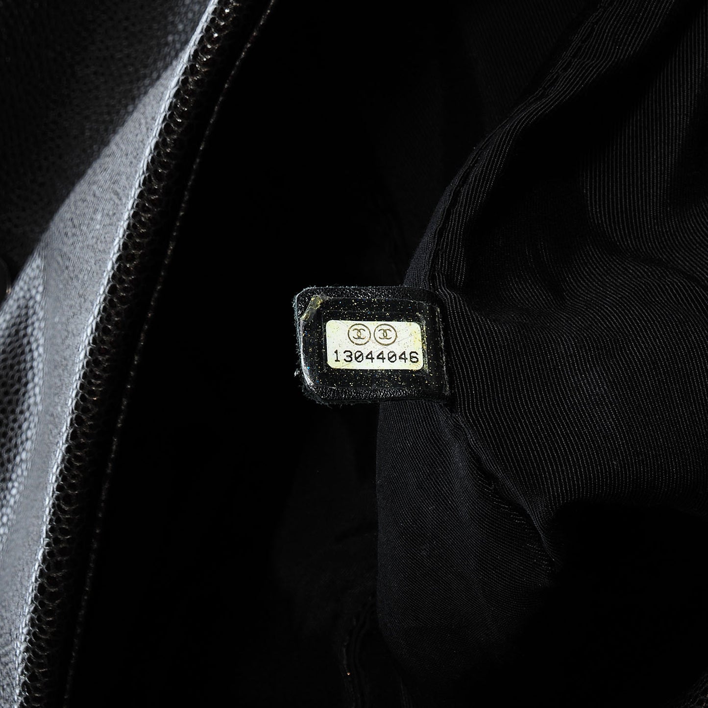 Caviar 31 Flap Black