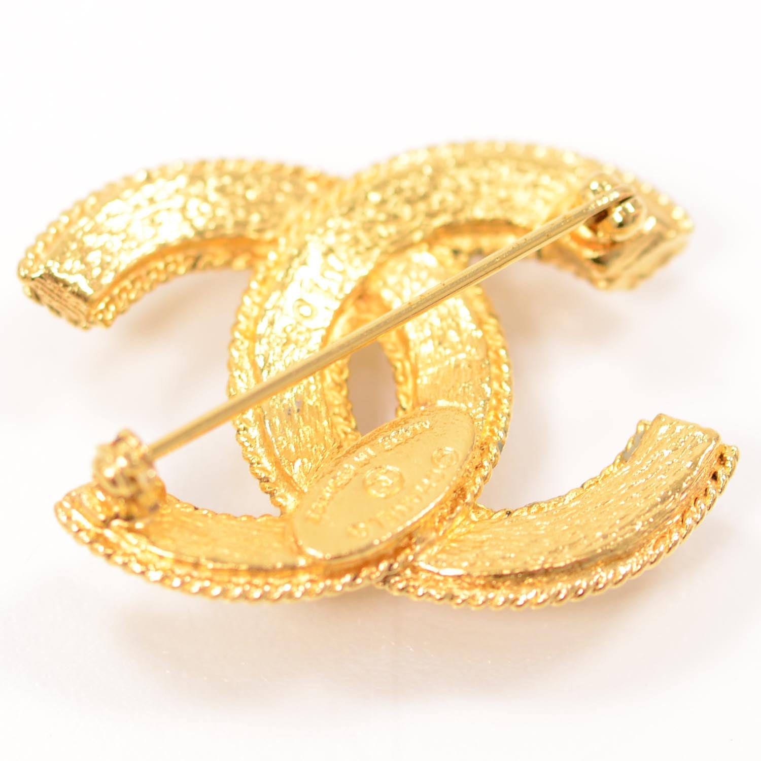 Chanel CC Brooch Gold 2 of 4