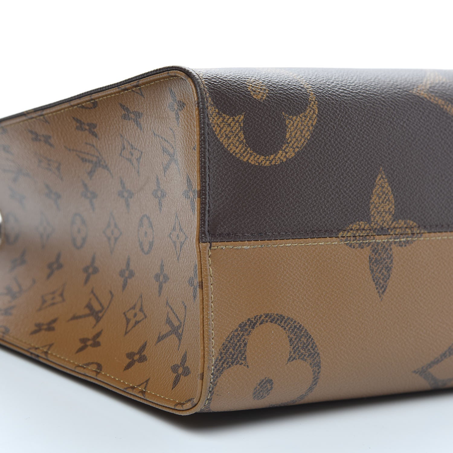 Louis Vuitton Reverse Monogram Giant Onthego MM 8 of 11