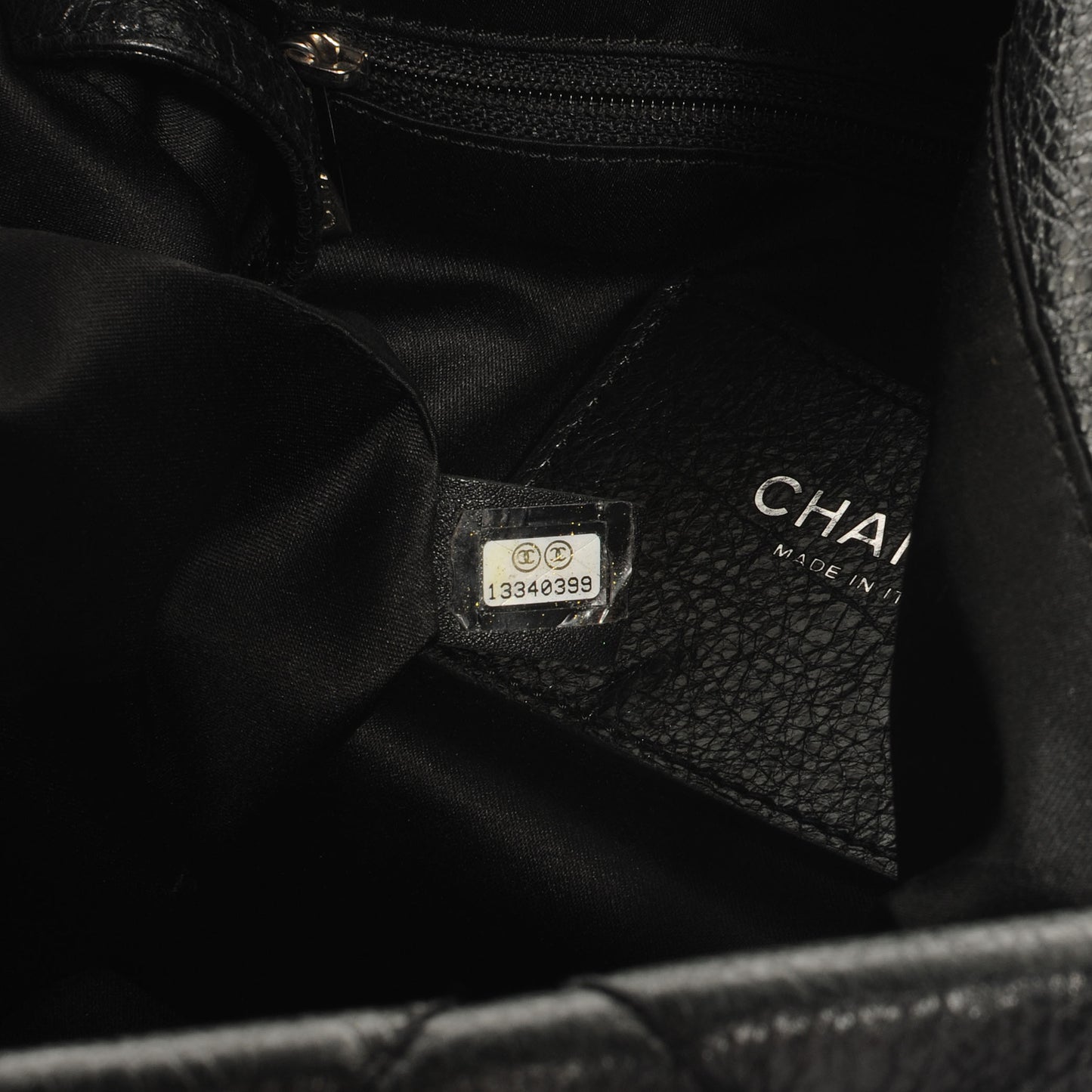 Glazed Calfskin On The Road XL Flap Black