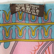 Hermes Silk Geometrie Cretoise Silk Twilly Vieux Rose Framboise Bleu 3 of 12