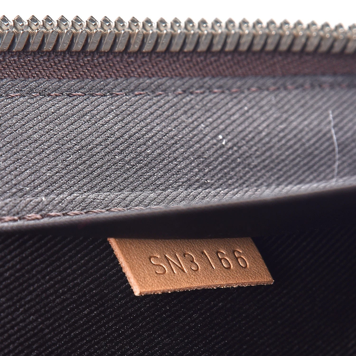 Louis Vuitton Monogram Horizon Accessories Pouch 7 of 8